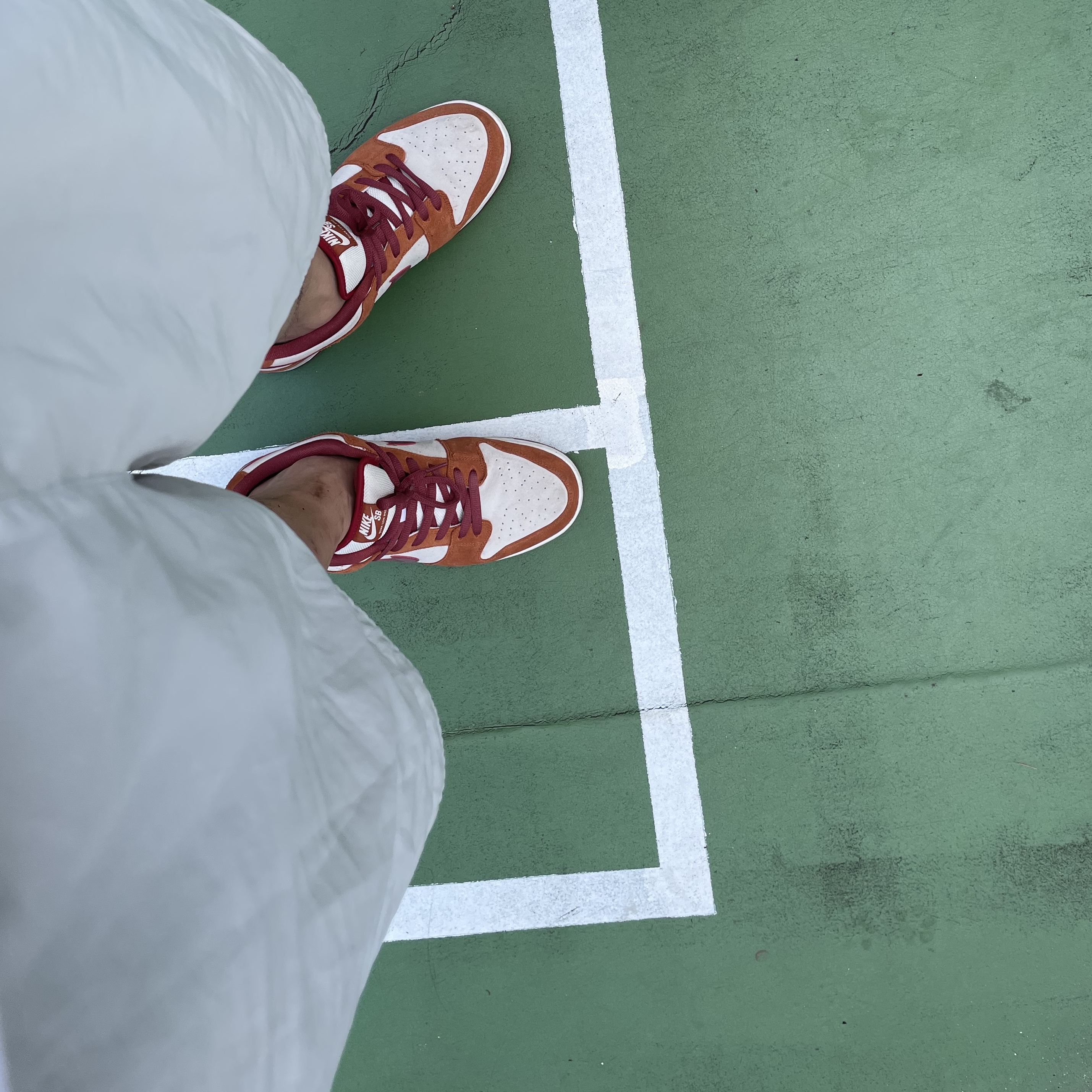 Nike SB Dunk Low Pro Dark Russet 착용 스타일