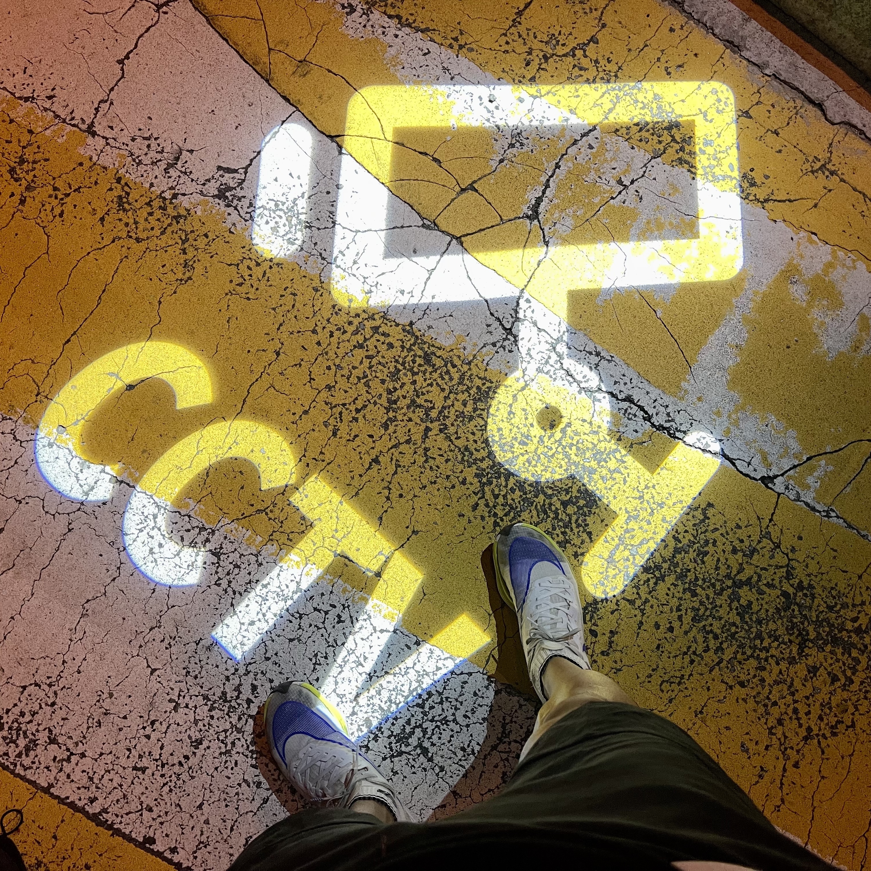 Nike ZoomX Vaporfly Next% White Cyber 착용 스타일 - 1