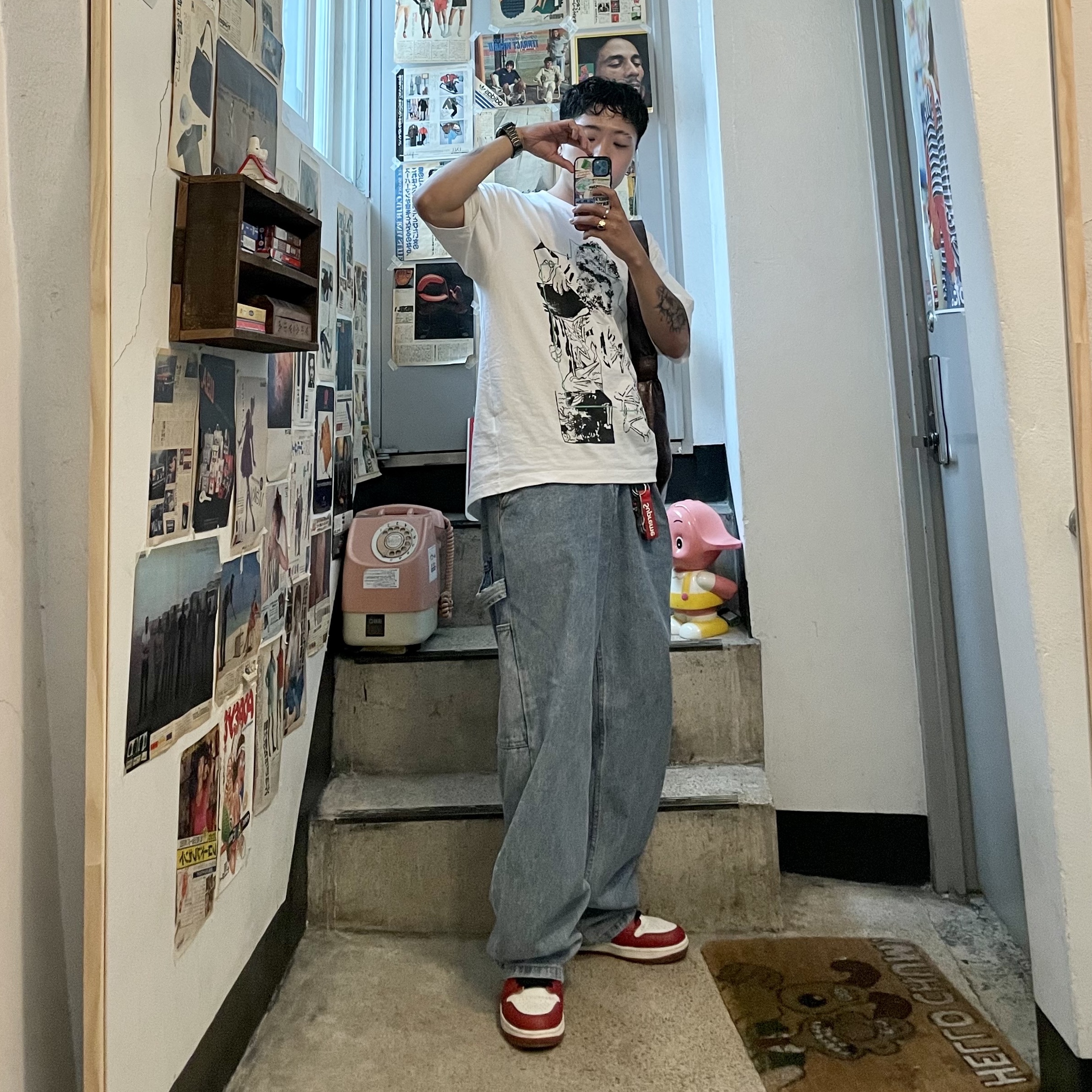 Supreme Webbing Keychain Red - 23SS, Jordan 1 Retro High OG Chicago 2022 착용 스타일