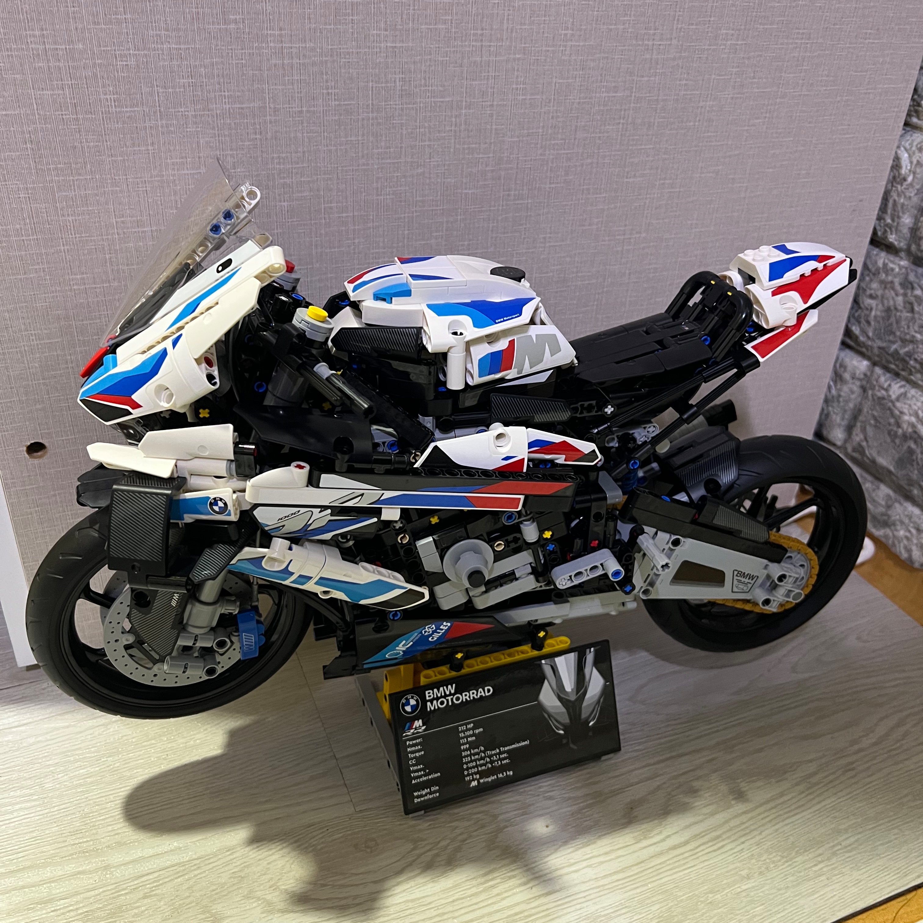 Lego BMW M 1000 RR 착용 스타일