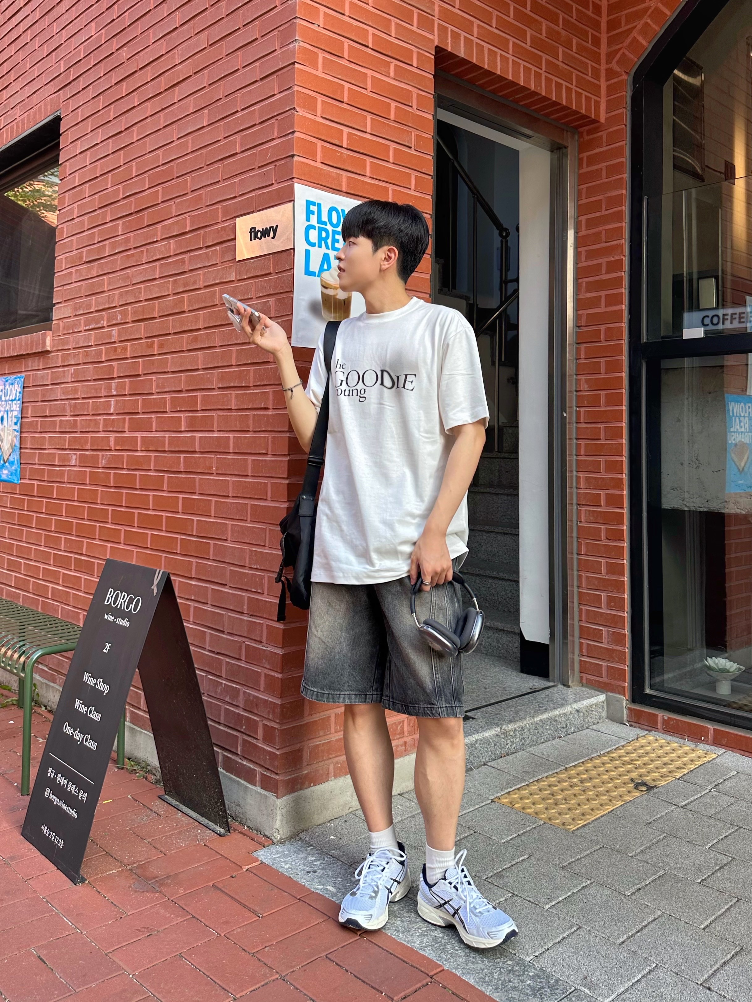 (W) Asics Gel-1130 White Midnight, Apple AirPods Max Lightning Space Gray (Korean Ver.) 착용 스타일 - 2