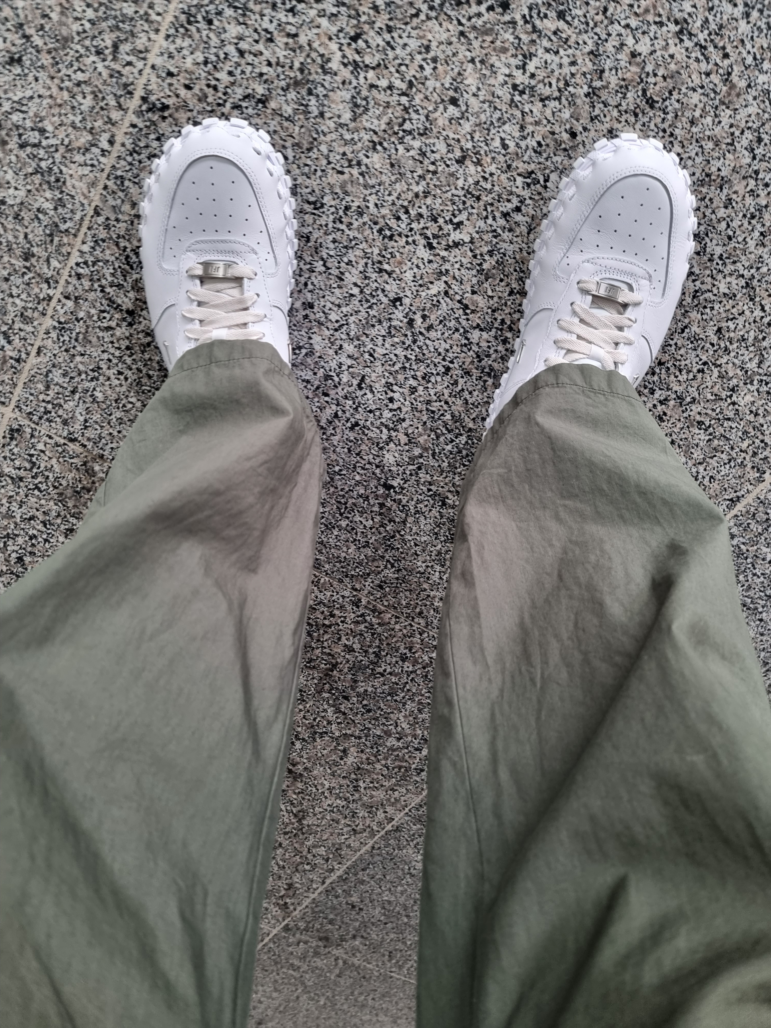 Nike x Jacquemus J Force 1 Low LX SP White 착용 스타일 - 2