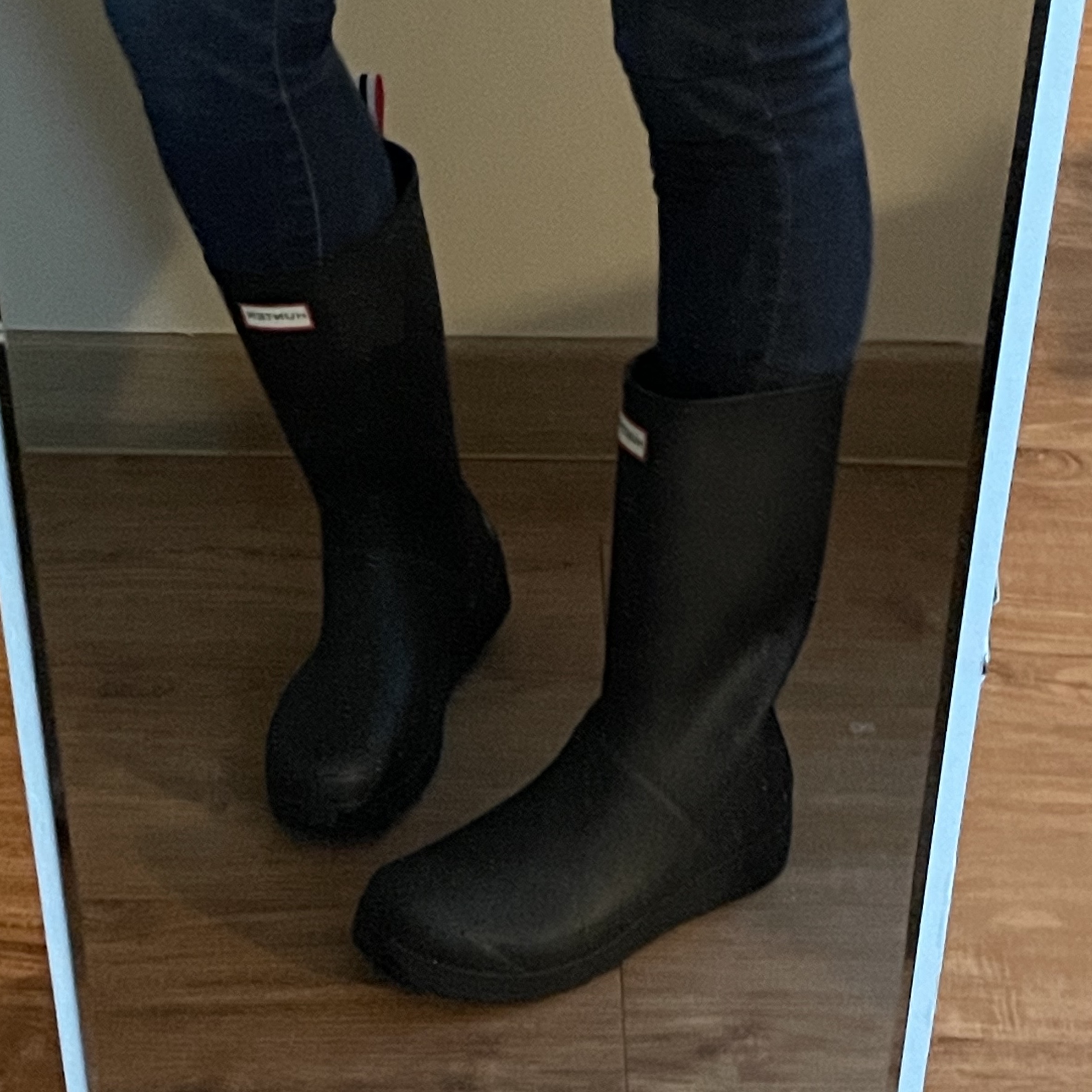 (W) Hunter Play Tall Wellington Rain Boots Black 착용 스타일 - 2