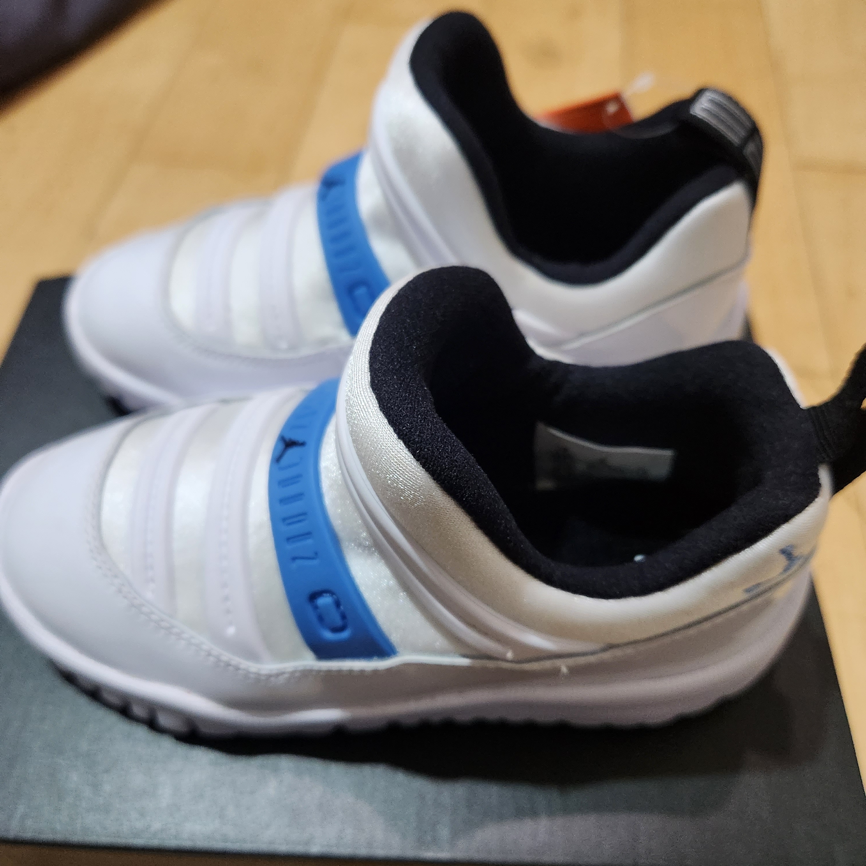 (TD) Jordan 11 Retro Little Flex Legend Blue 착용 스타일 - 2