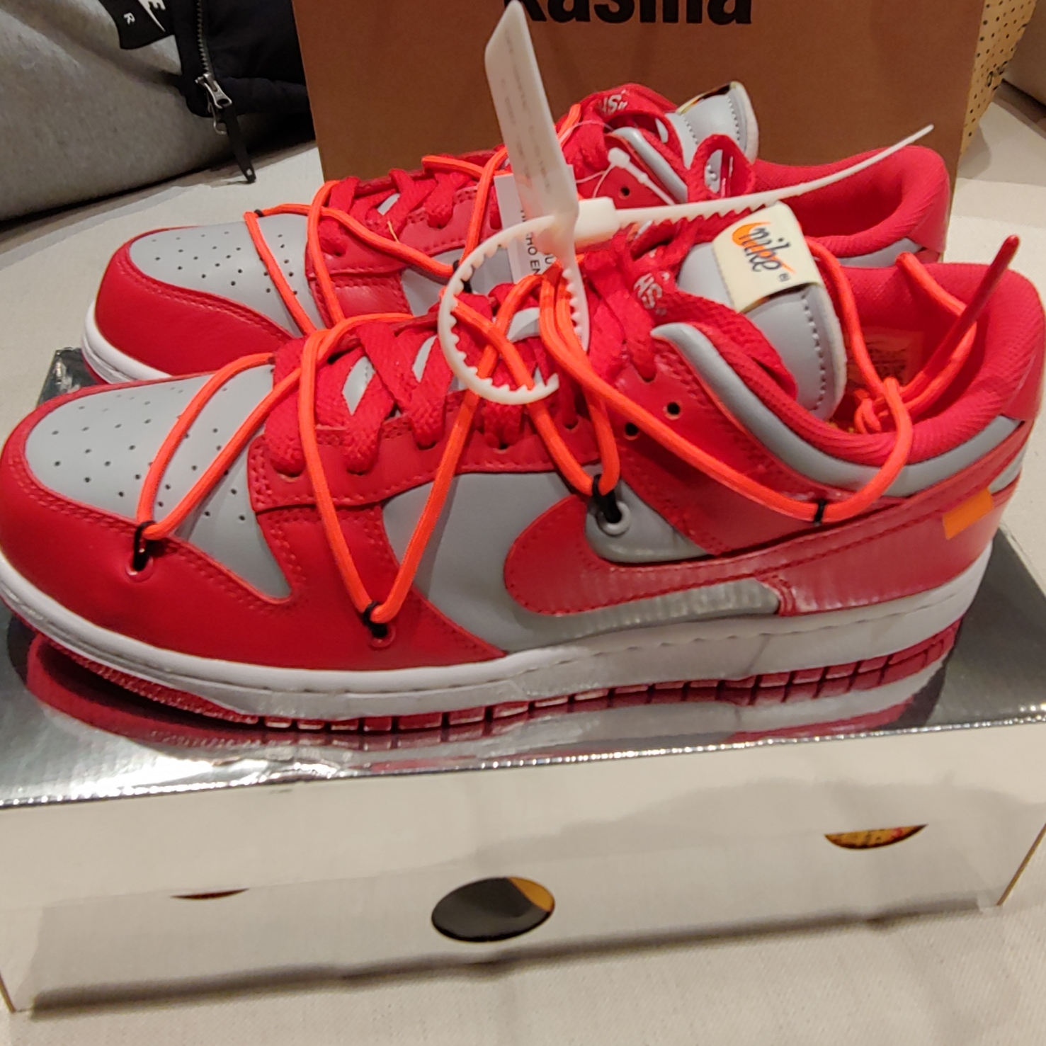 Nike x Off-White Dunk Low University Red 착용 스타일 - 2