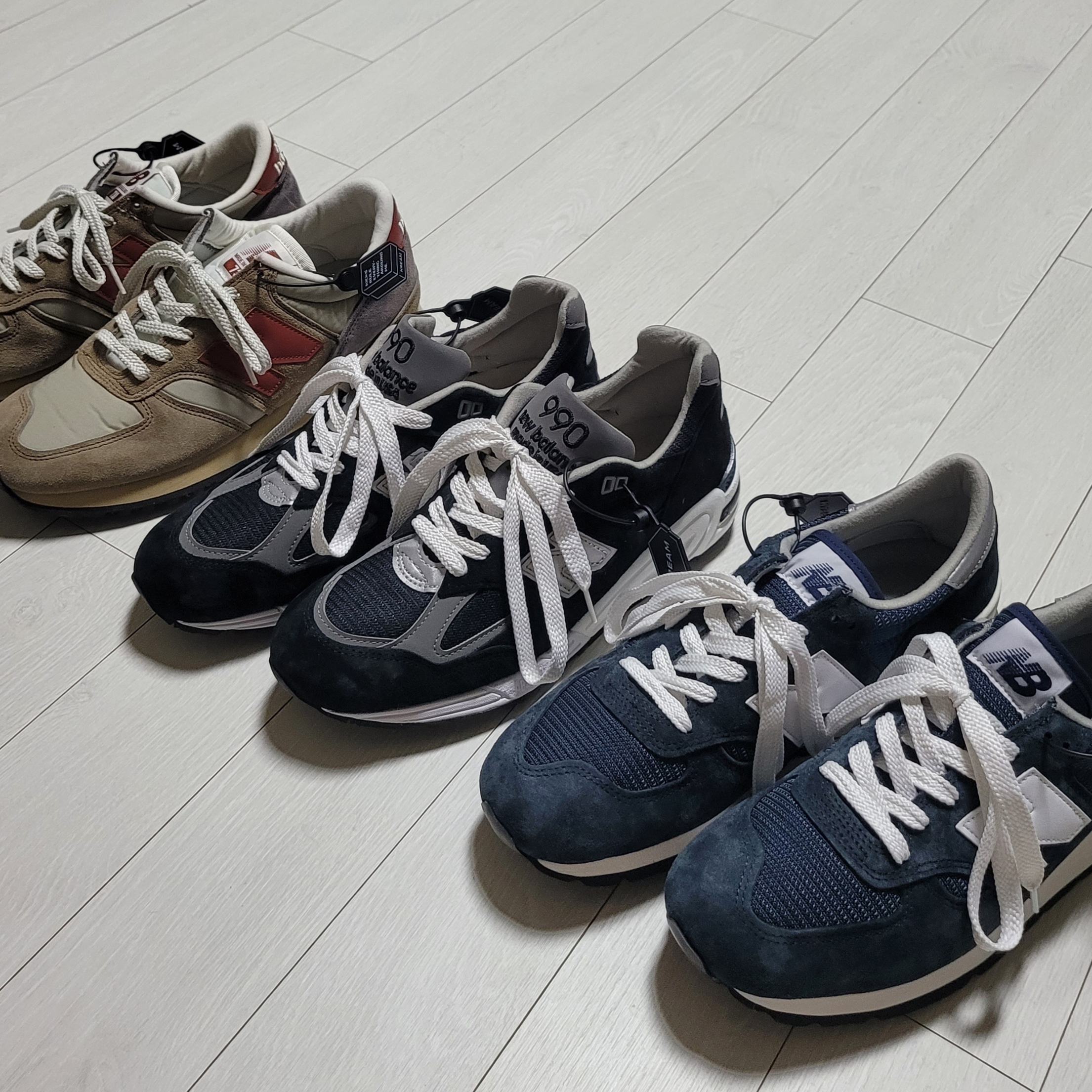 New Balance 730 Made in UK Beige, New Balance 990v2 Made in USA Black 착용 스타일 - 1
