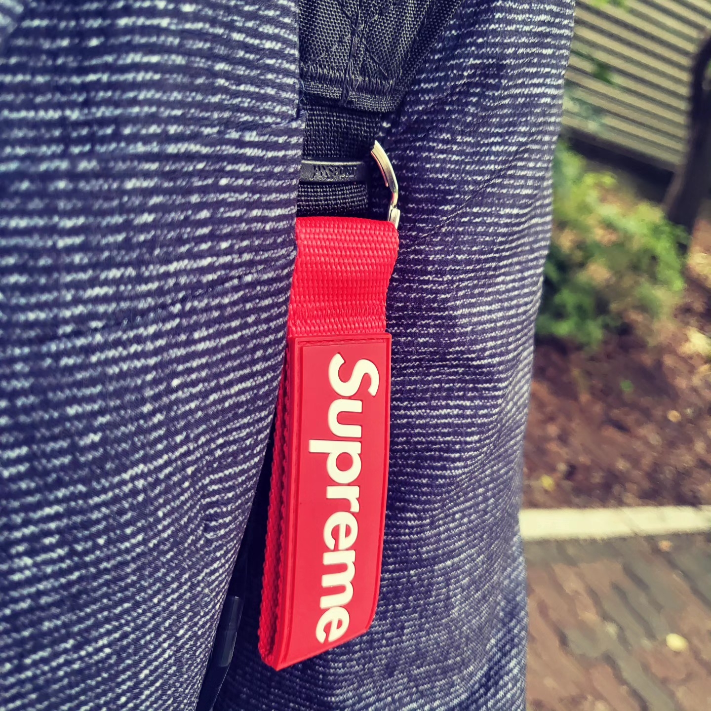 Supreme Military Camp Cap Stone - 22SS, Supreme Webbing Keychain Red - 23SS 착용 스타일 - 4