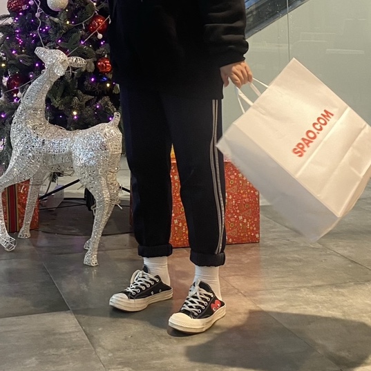 Converse x Play Comme des Garcons Chuck 70 Ox Black 착용 스타일 - 3