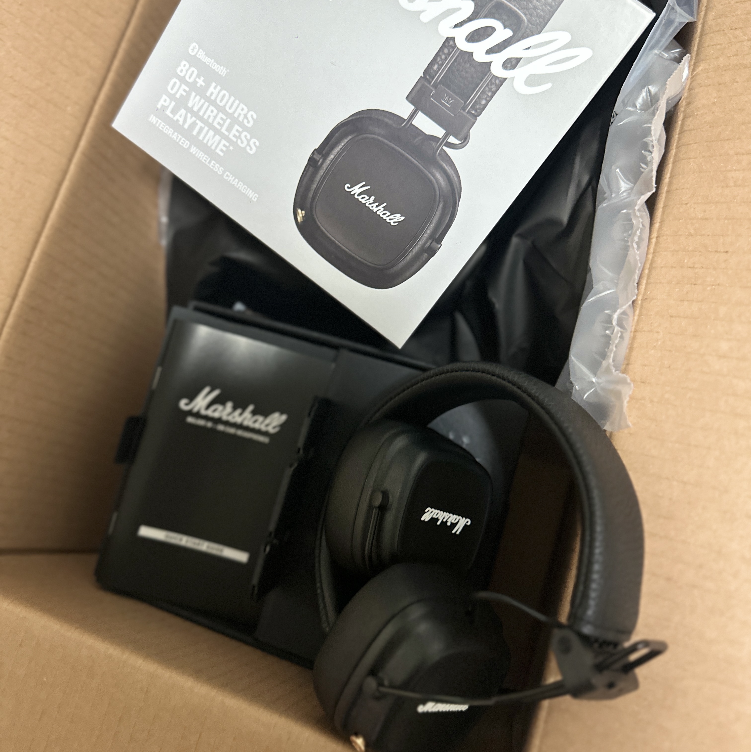 Marshall Major IV Black (Korean Ver.) 착용 스타일