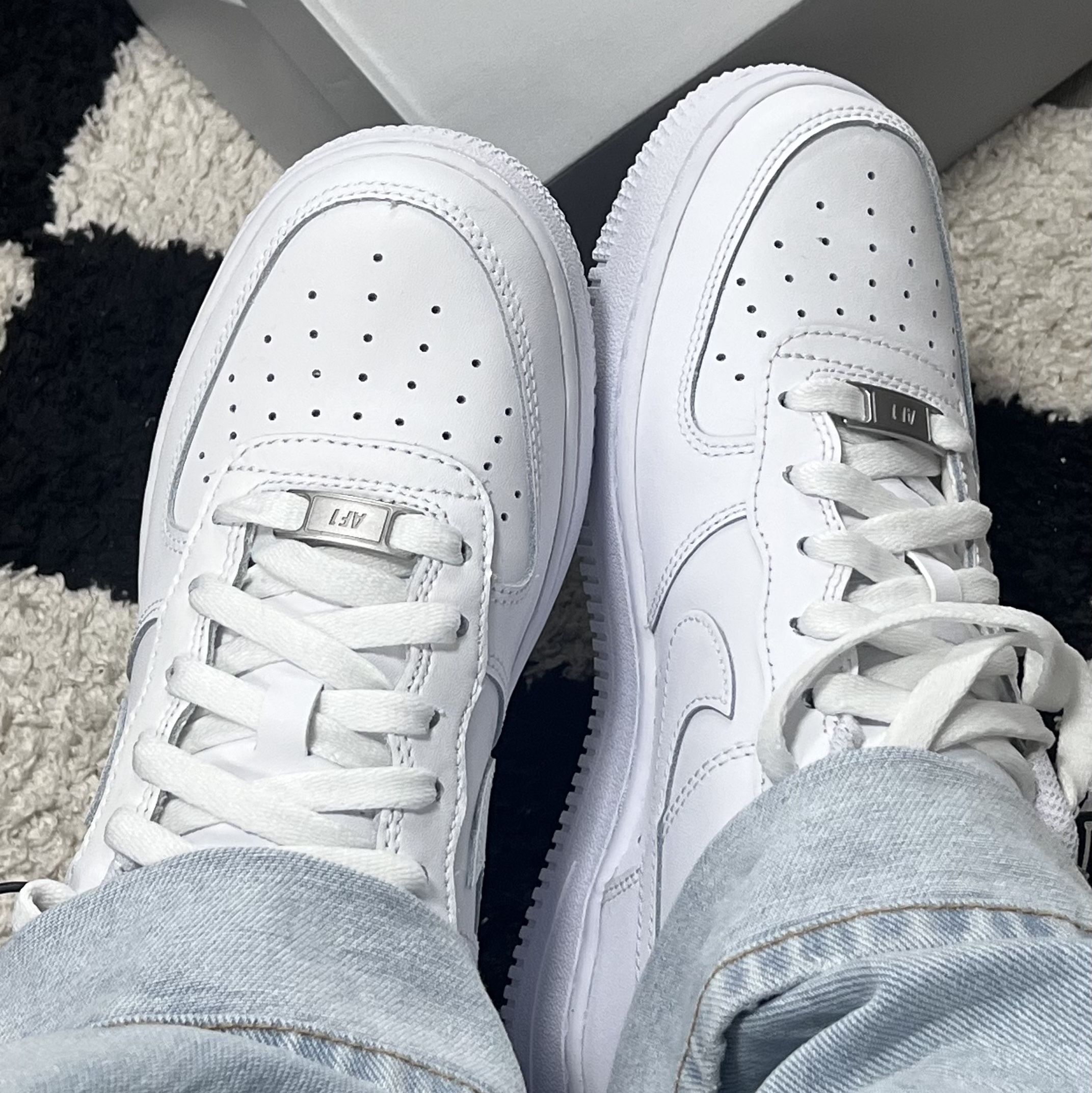 (GS) Nike Air Force 1 LE White 착용 스타일 - 1