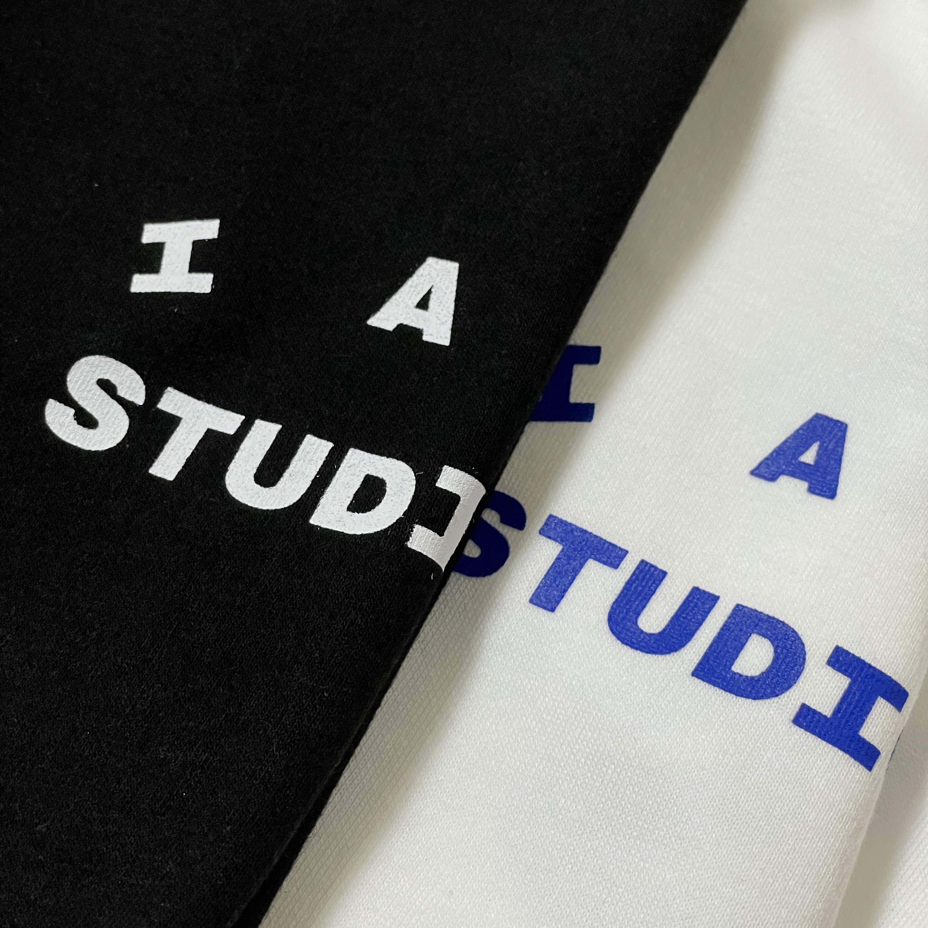IAB Studio 10th Anniversary T-Shirts Pack White & Black (2 Pack) 착용 스타일