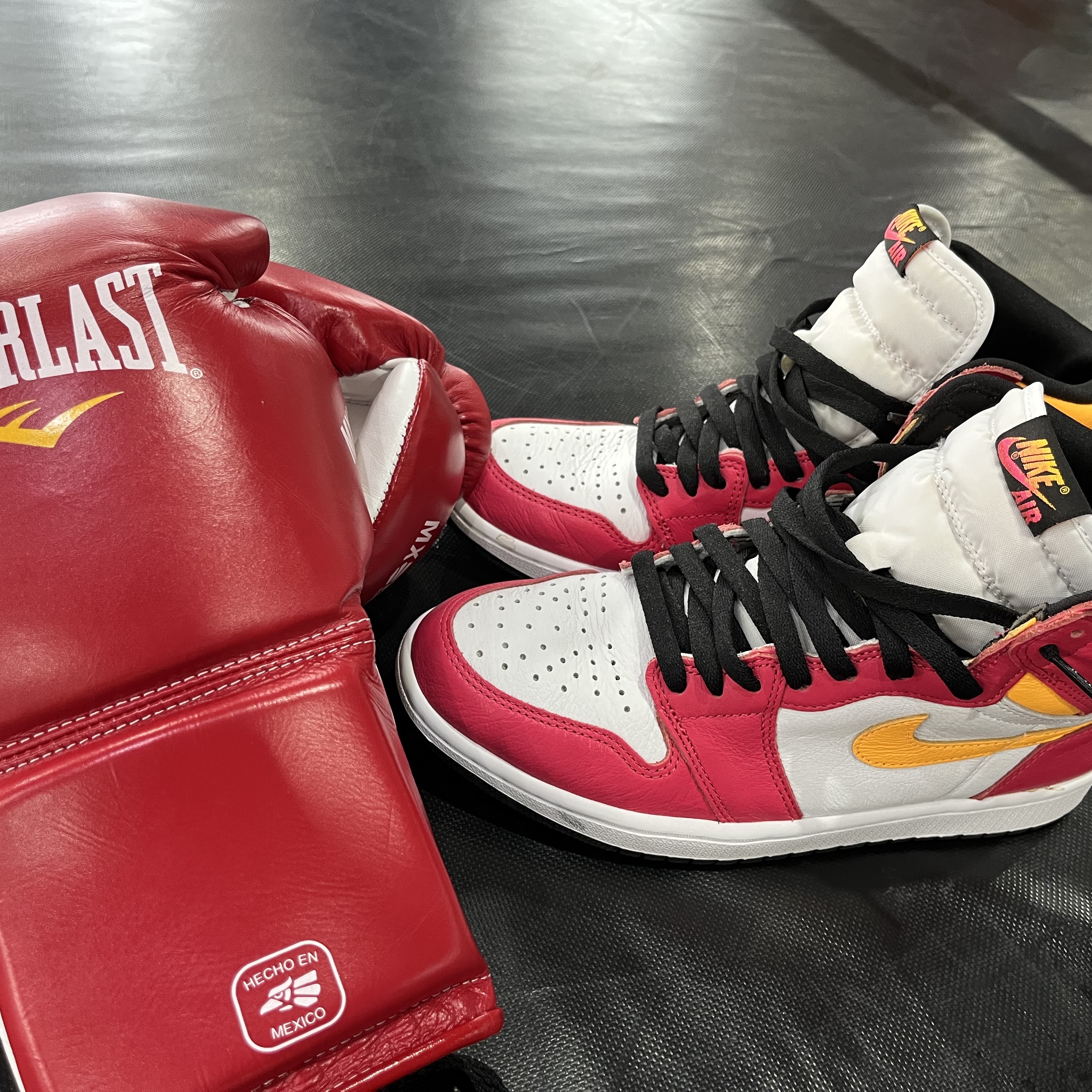 Jordan 1 Retro High OG Light Fusion Red 착용 스타일