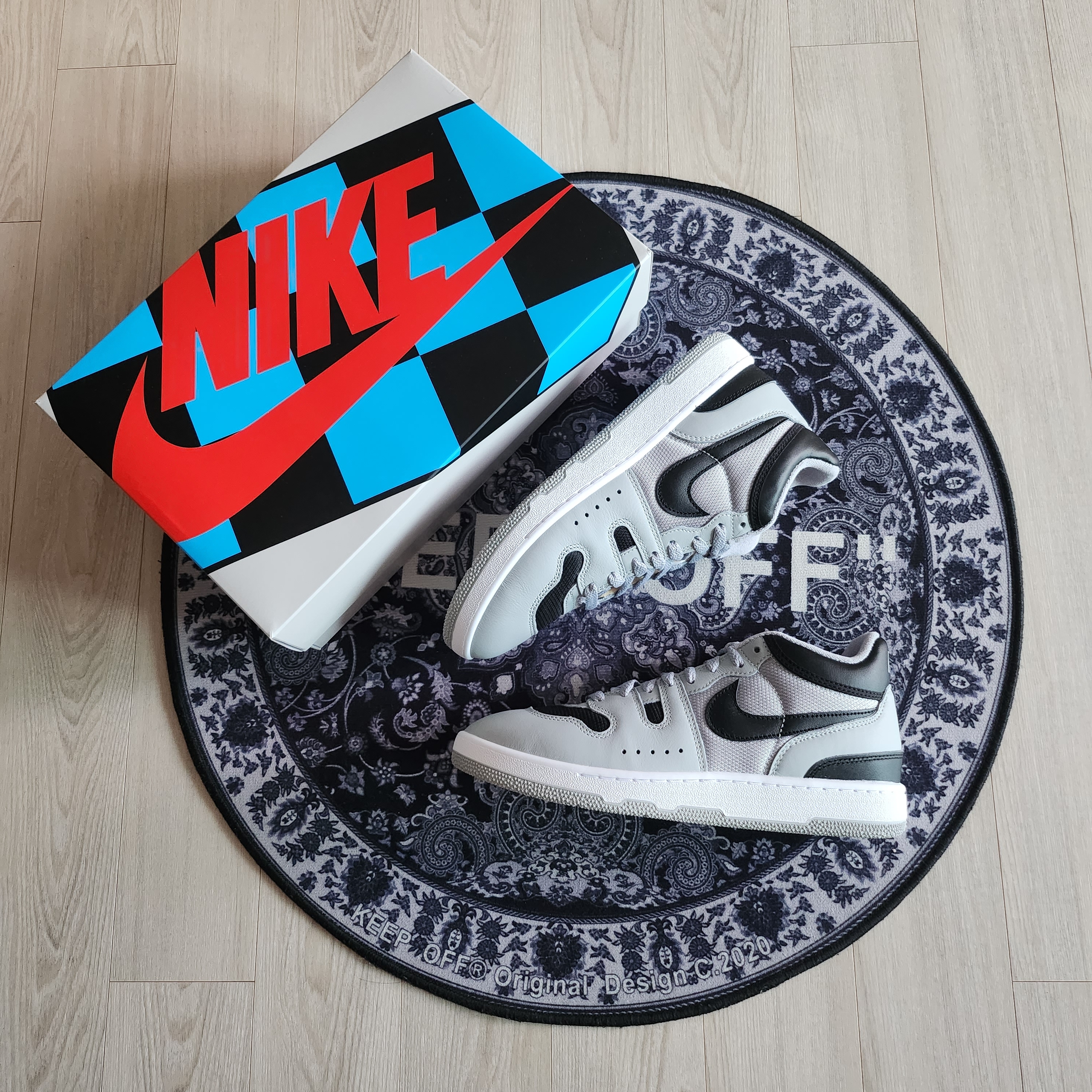 Nike Mac Attack QS SP Light Smoke Grey 착용 스타일