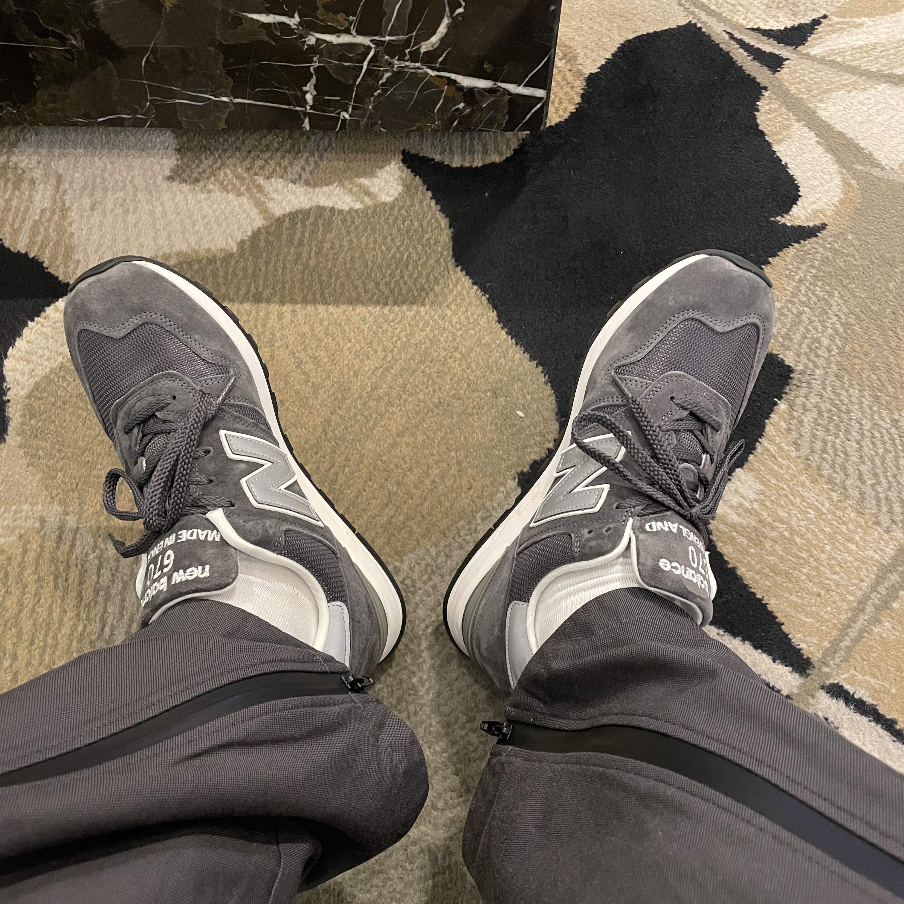 New Balance 670 Made in UK Charcoal 착용 스타일 - 1
