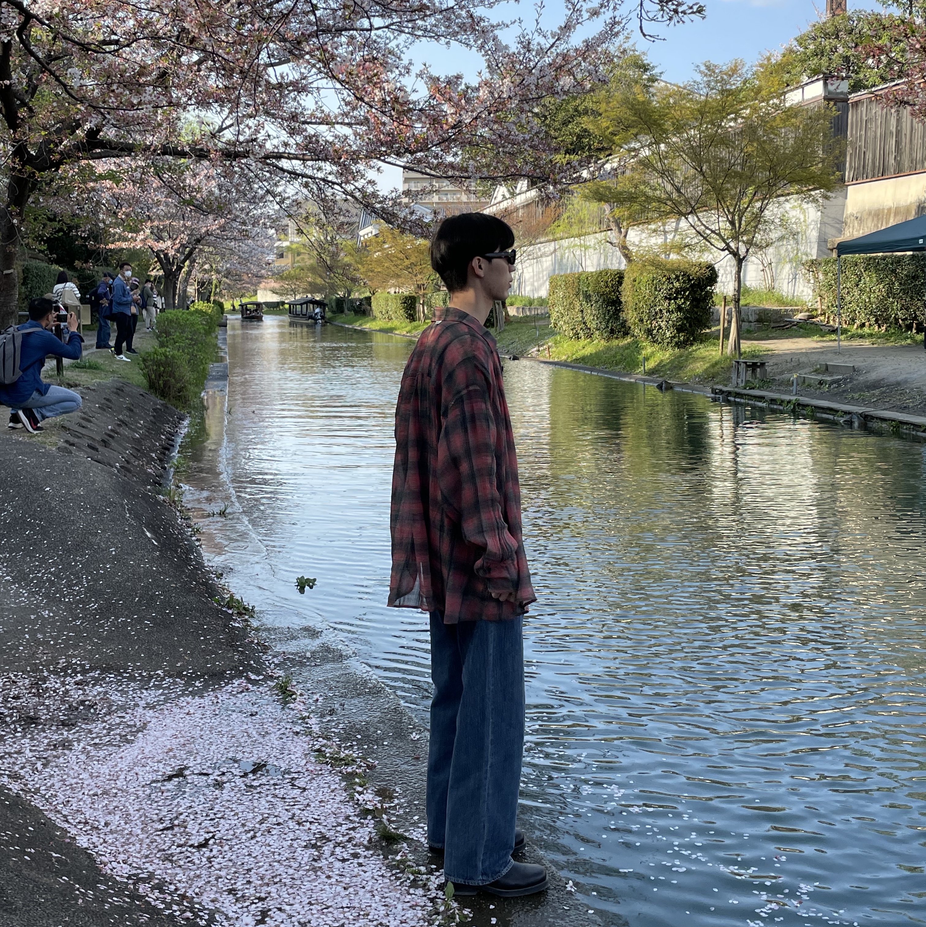 Our Legacy Borrowed Shirt Big Lumbercheck Print, Our Legacy Sling Bag Washed Black Denim 착용 스타일 - 2