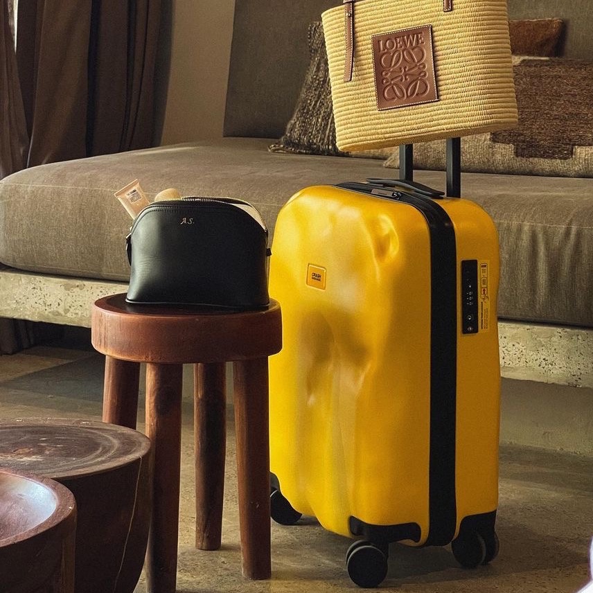 CRASH BAGGAGE Icon 21inch Yellow, CRASH BAGGAGE Icon 21inch Black 착용 스타일
