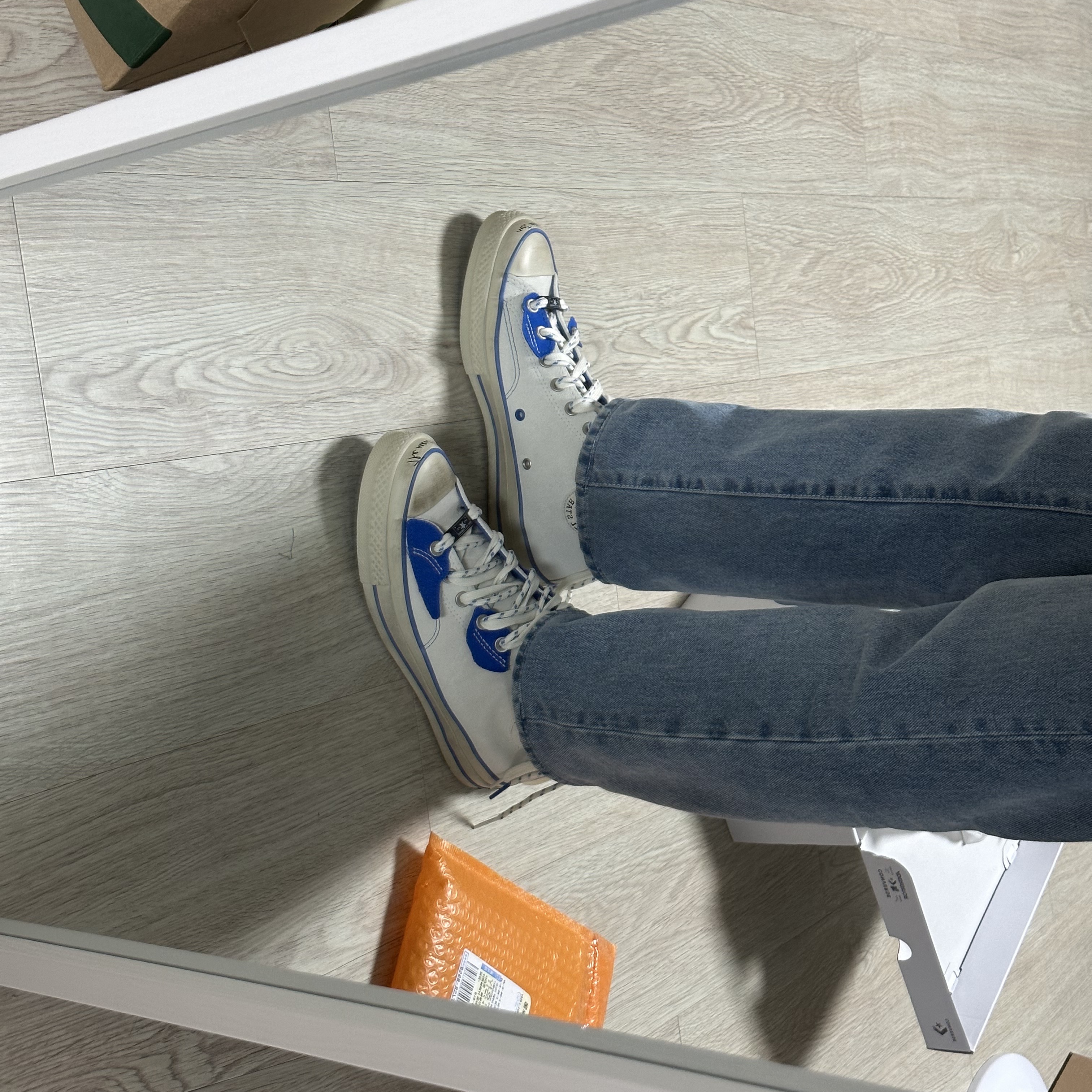 Converse x Ader Error Chuck 70 High White 착용 스타일 - 4