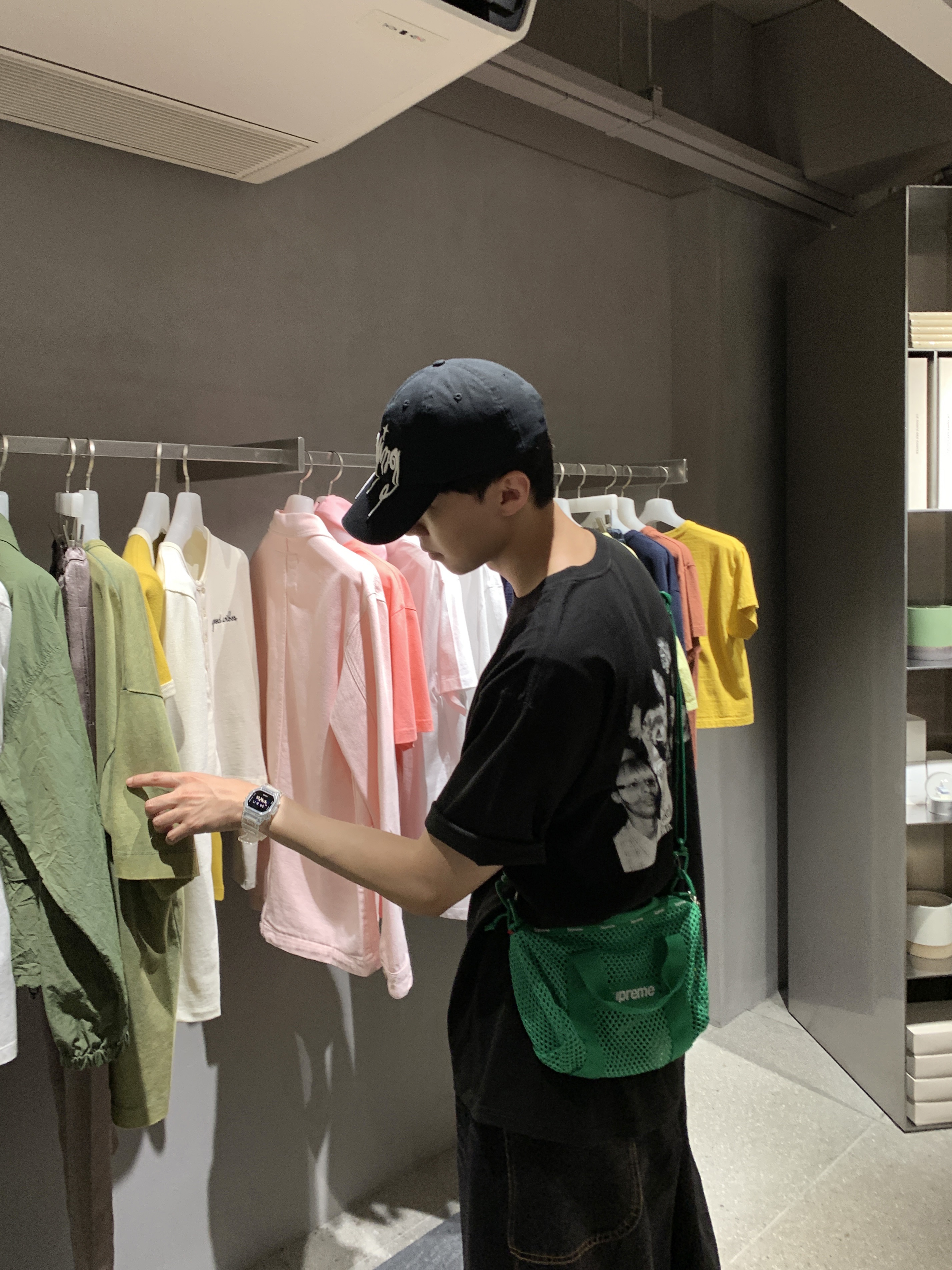 Stussy x Martine Rose Collage Pigment Dyed T-Shirt Black, Supreme Mesh Mini Duffle Bag Green - 23SS 착용 스타일 - 3