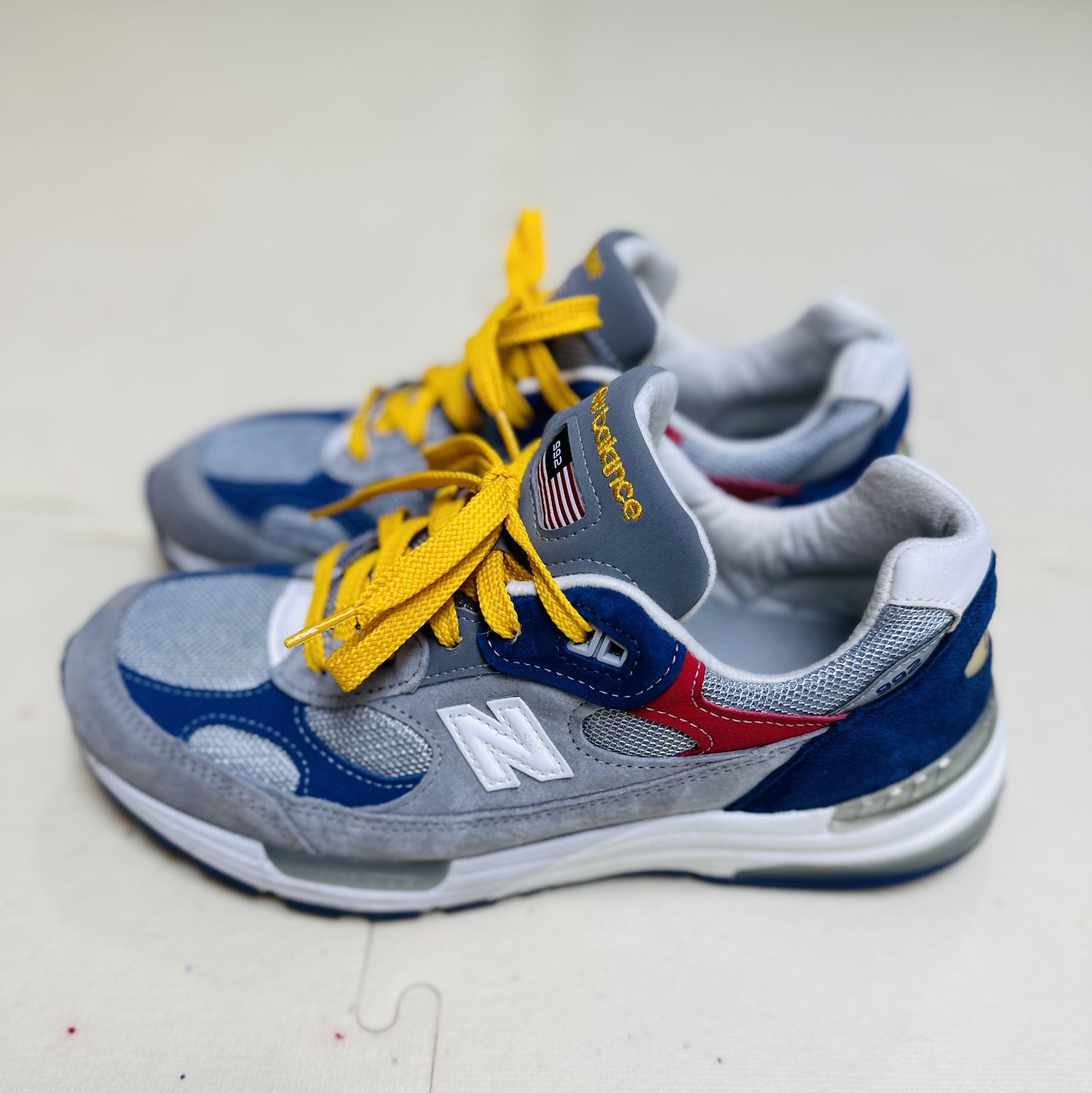 New Balance x DTLR 992 Made in USA Varsity 착용 스타일 - 1