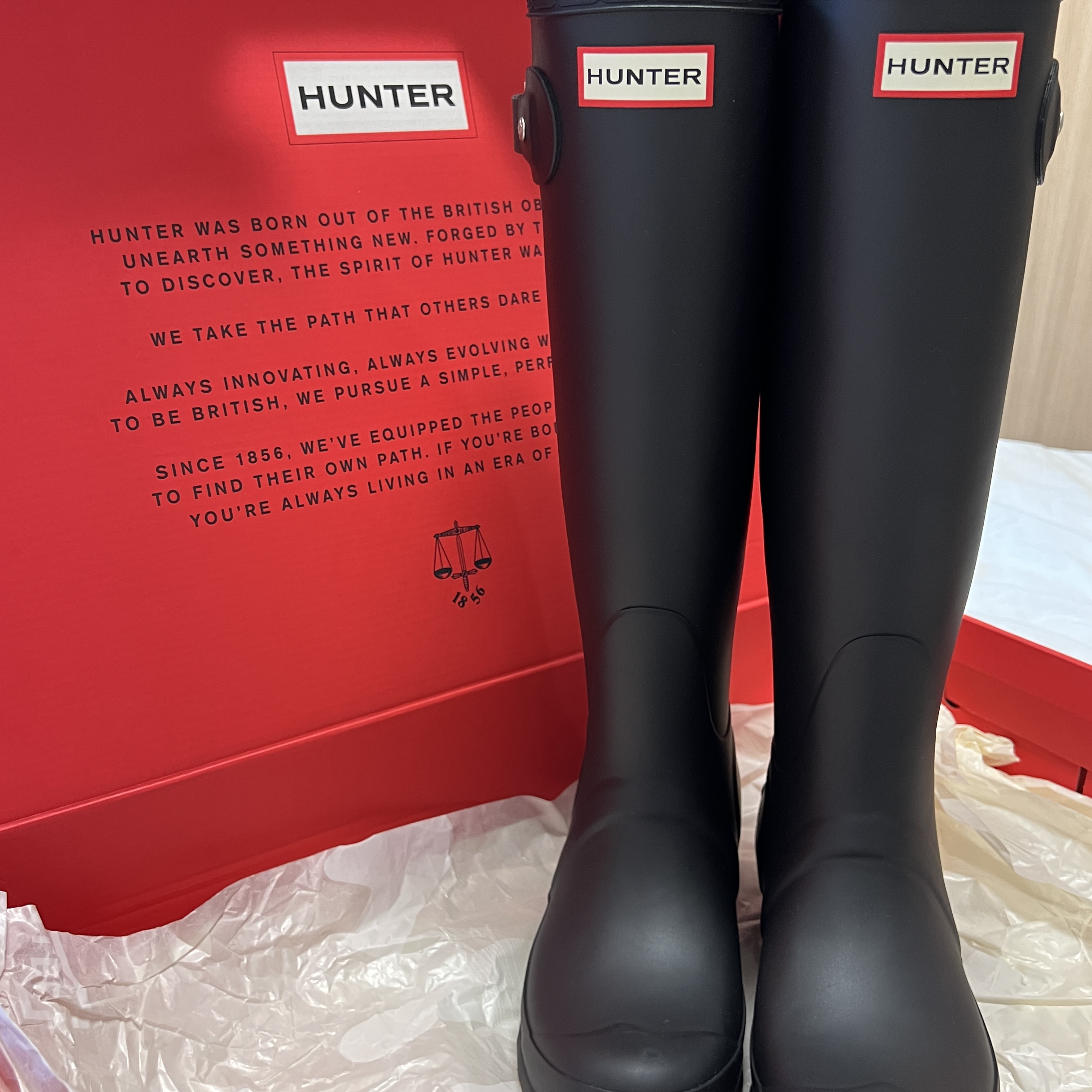 (W) Hunter Original Tall Rain Boots Black 착용 스타일 - 2