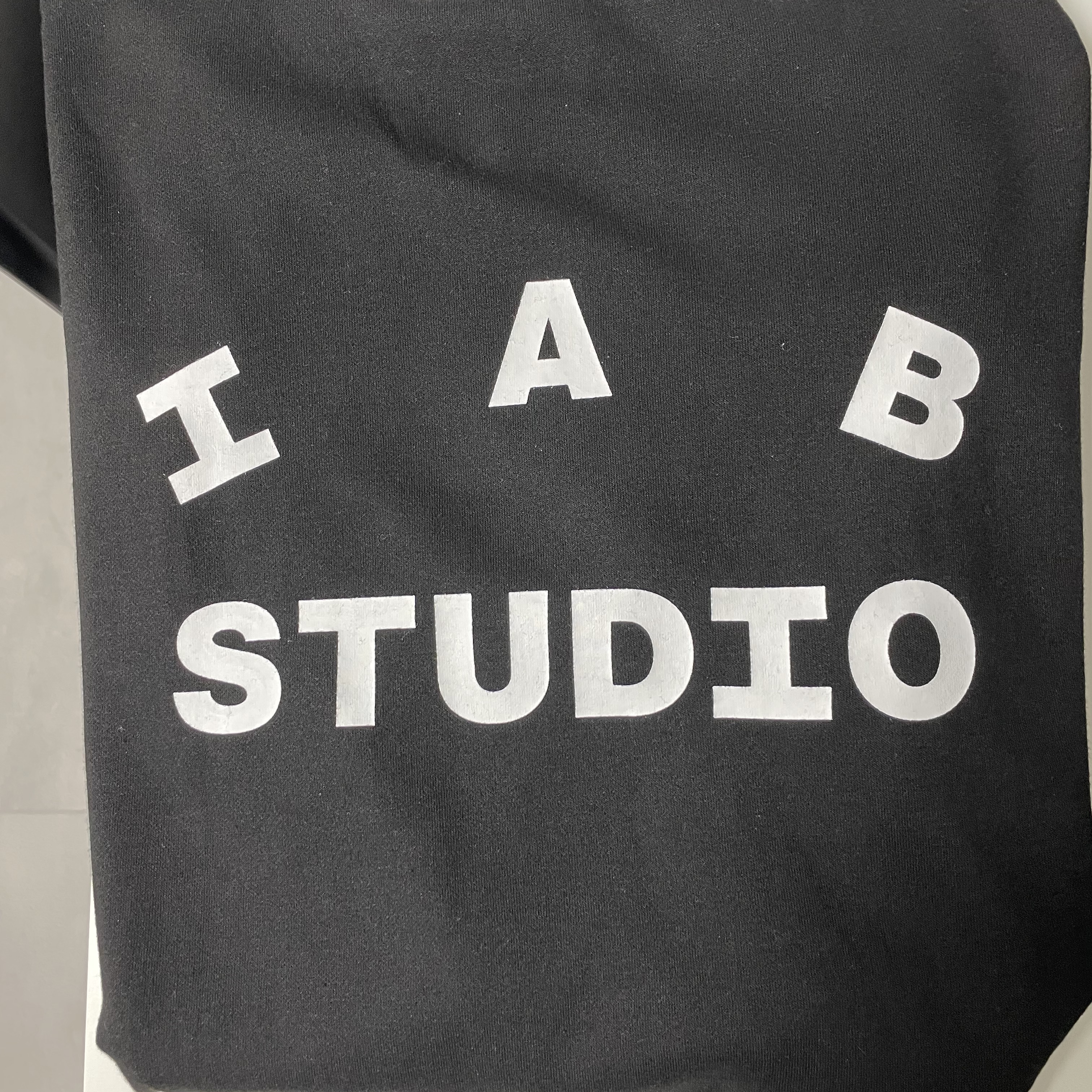 IAB Studio 10th Anniversary T-Shirt Black 착용 스타일