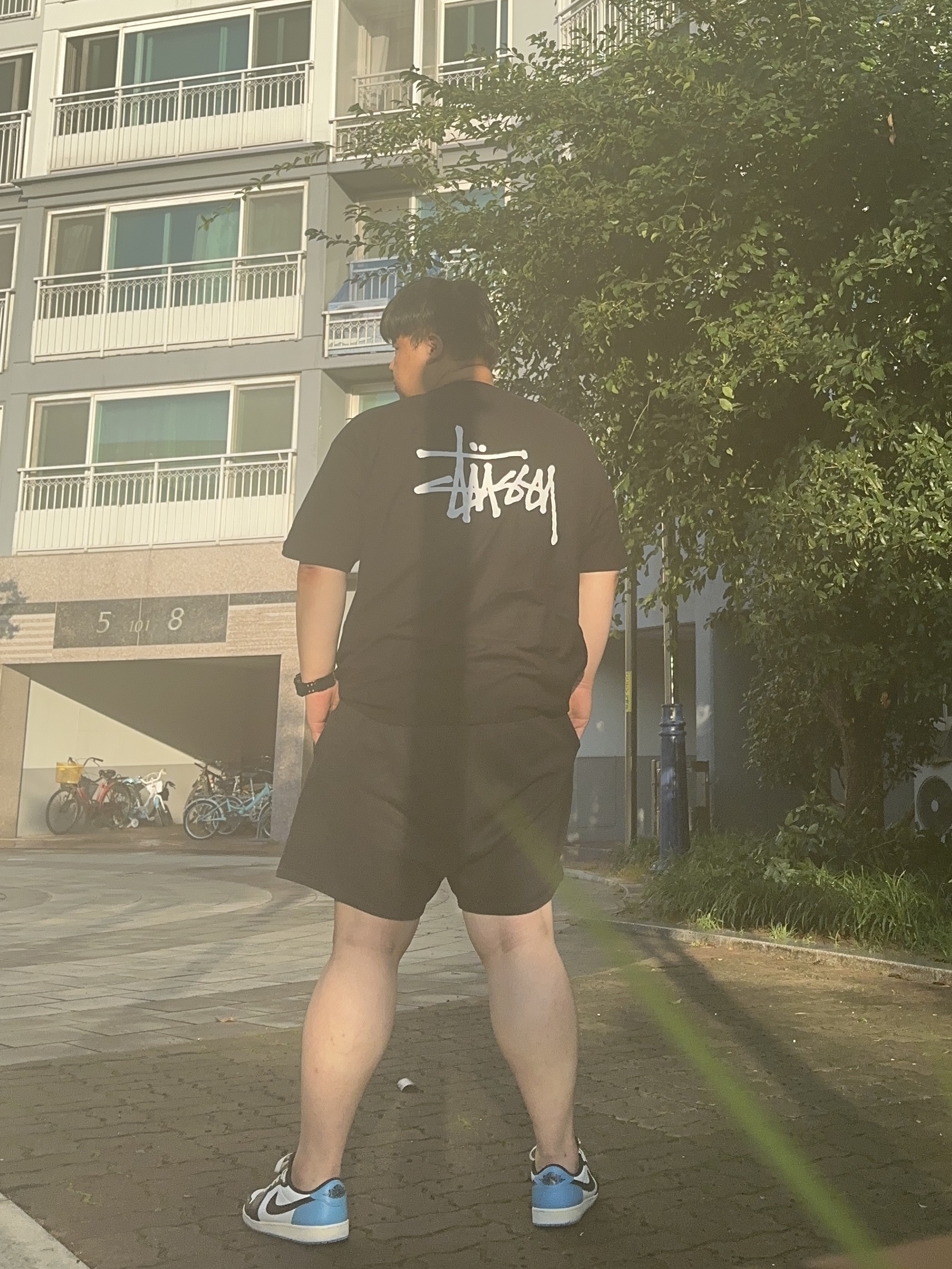 Stussy Basic Stussy T-Shirt Black 2022, (W) Jordan 1 Retro Low OG Black and Dark Powder Blue 착용 스타일