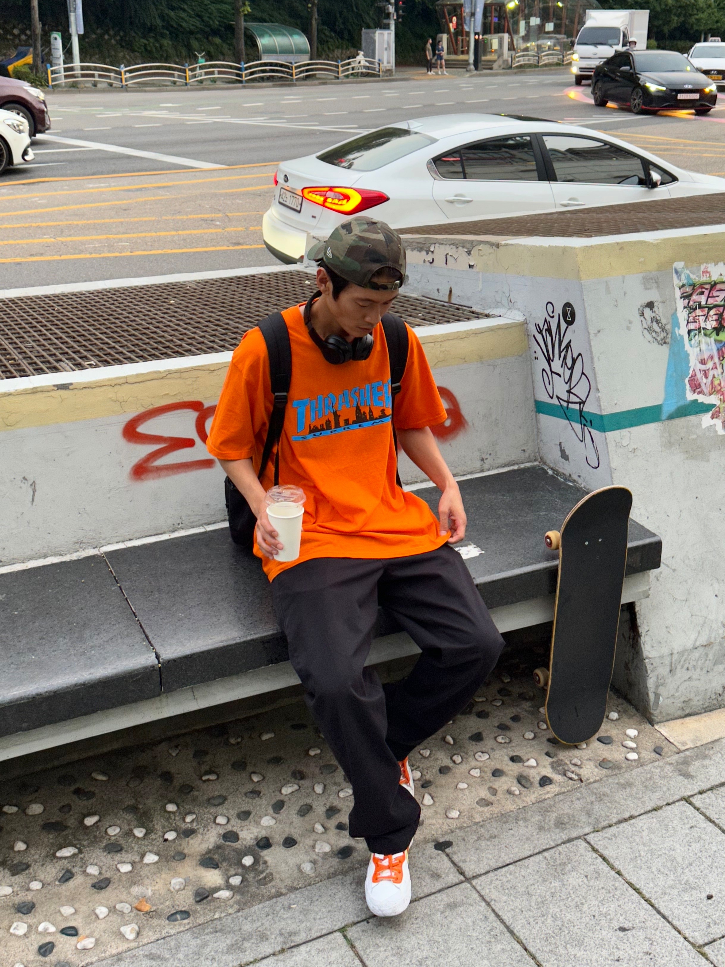Supreme x Thrasher Skyline T-Shirt Orange - 21FW, Nike x Sacai Blazer Low Magma Orange 착용 스타일 - 3