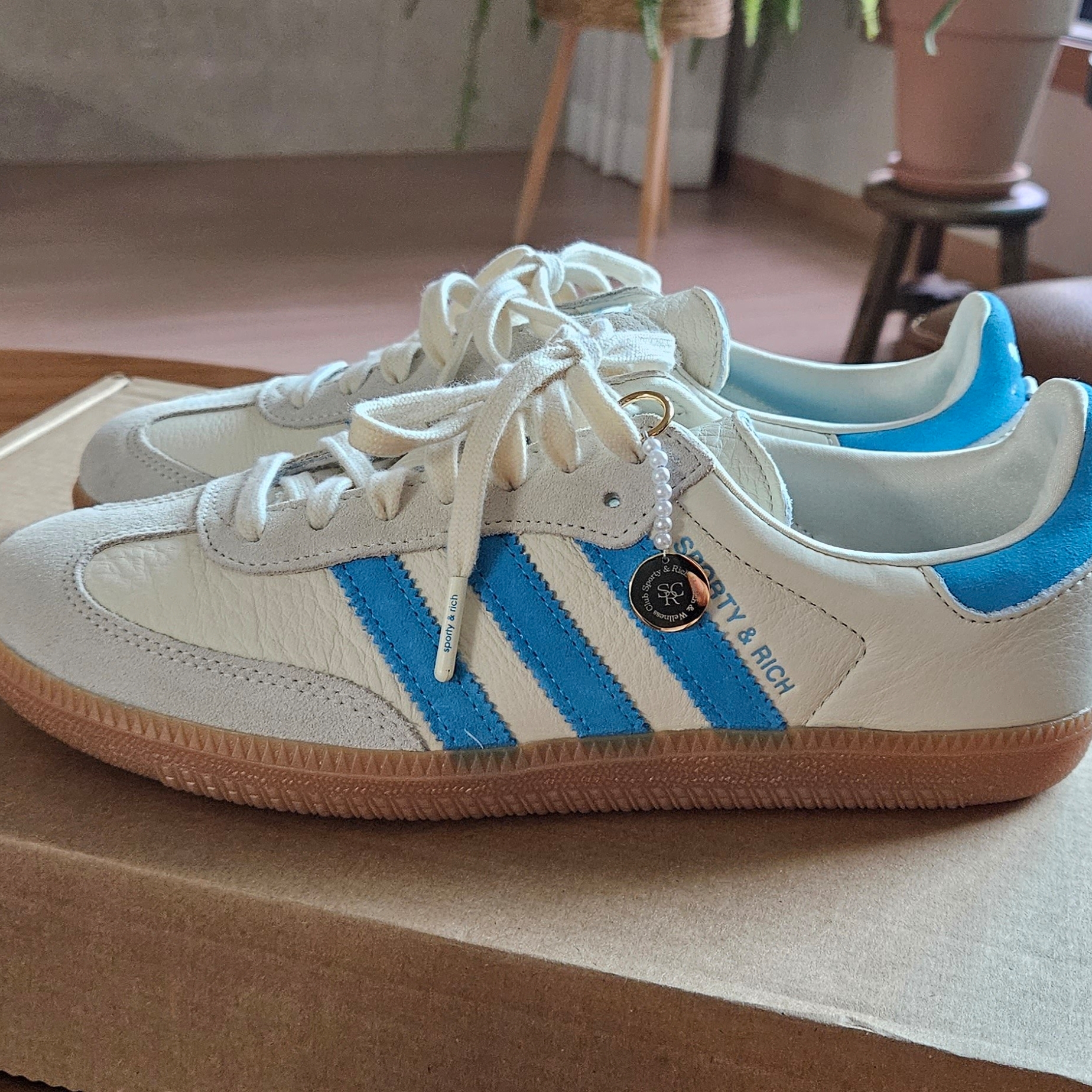 Adidas x Sporty & Rich Samba Cream Blue, (W) Adidas x Sporty & Rich T-Shirt Clear Sky - US Sizing 착용 스타일 - 1