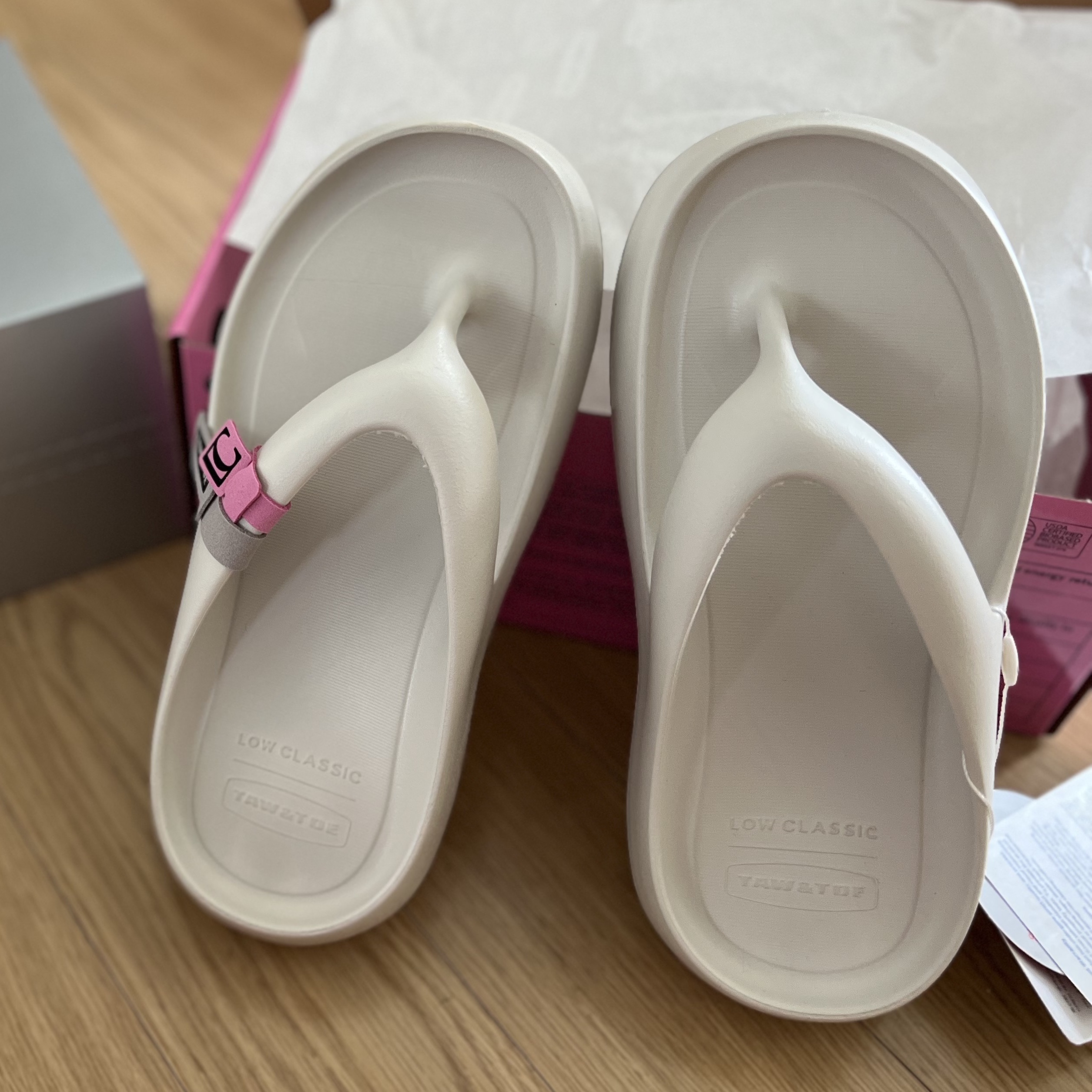 Taw&Toe x Low Classic Platform Flip Flop Cream 착용 스타일