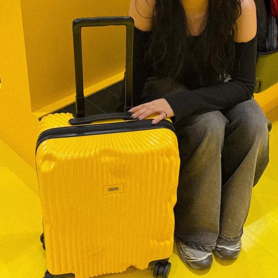 CRASH BAGGAGE Icon 21inch Stripe Yellow, CRASH BAGGAGE Icon 21inch Stripe Black 착용 스타일