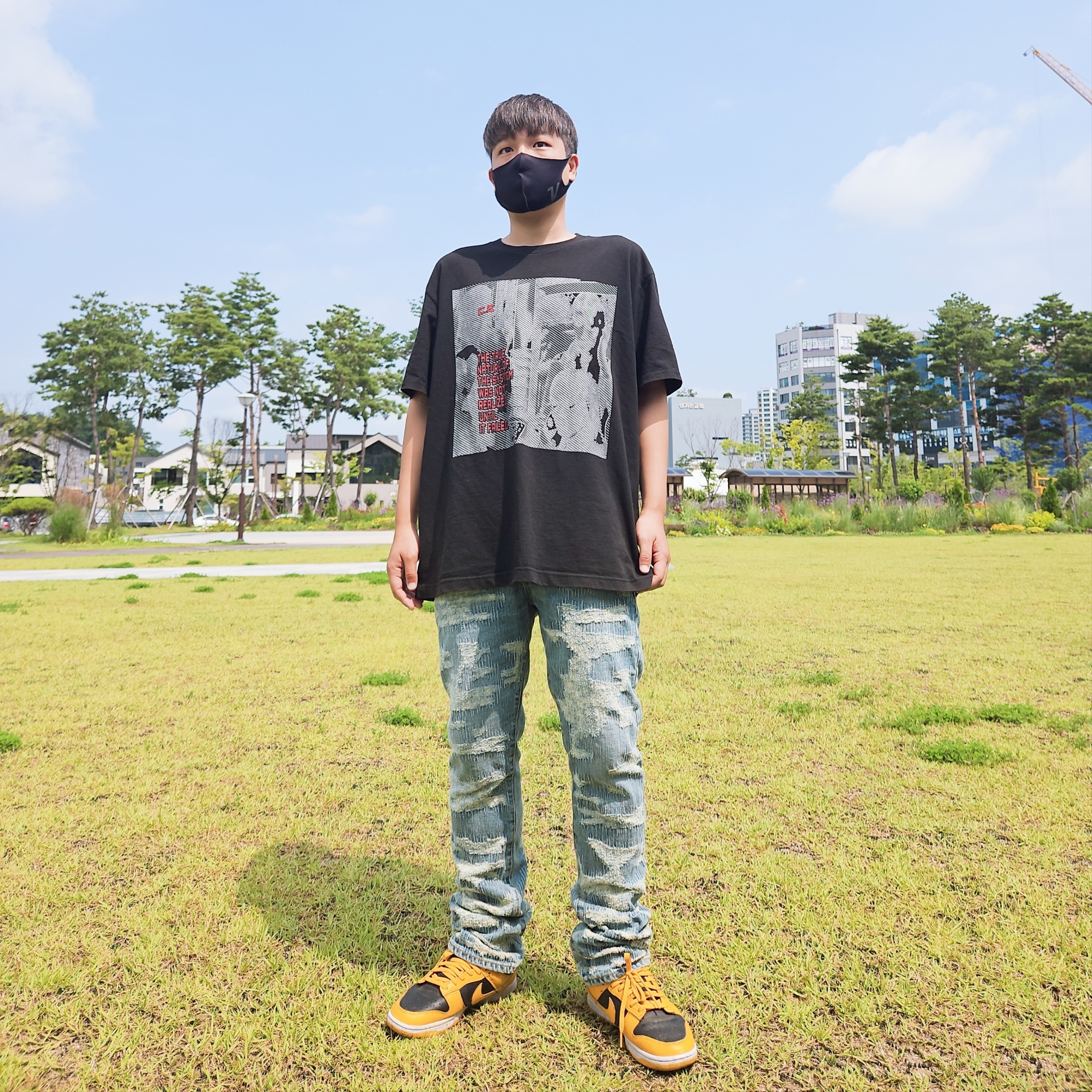 Undermycar x Konic Section Vol.2 Hard Destroyed Washed Jeans - 23SS, Nike Dunk Low Retro Championship Goldenrod 착용 스타일 - 2