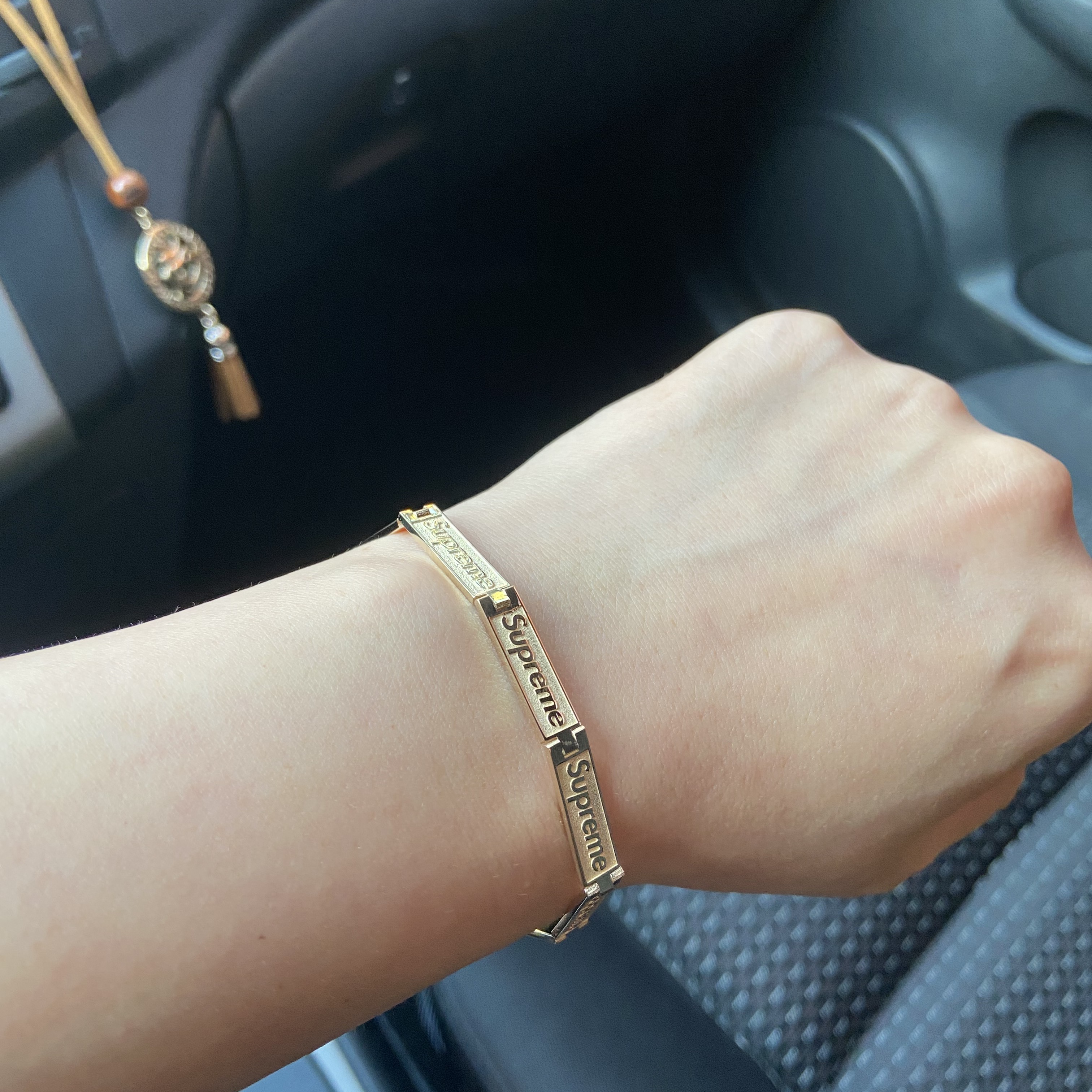 Supreme x Jacob & Co Logo Link Bracelet 14K Gold - 23SS 착용 스타일 - 1