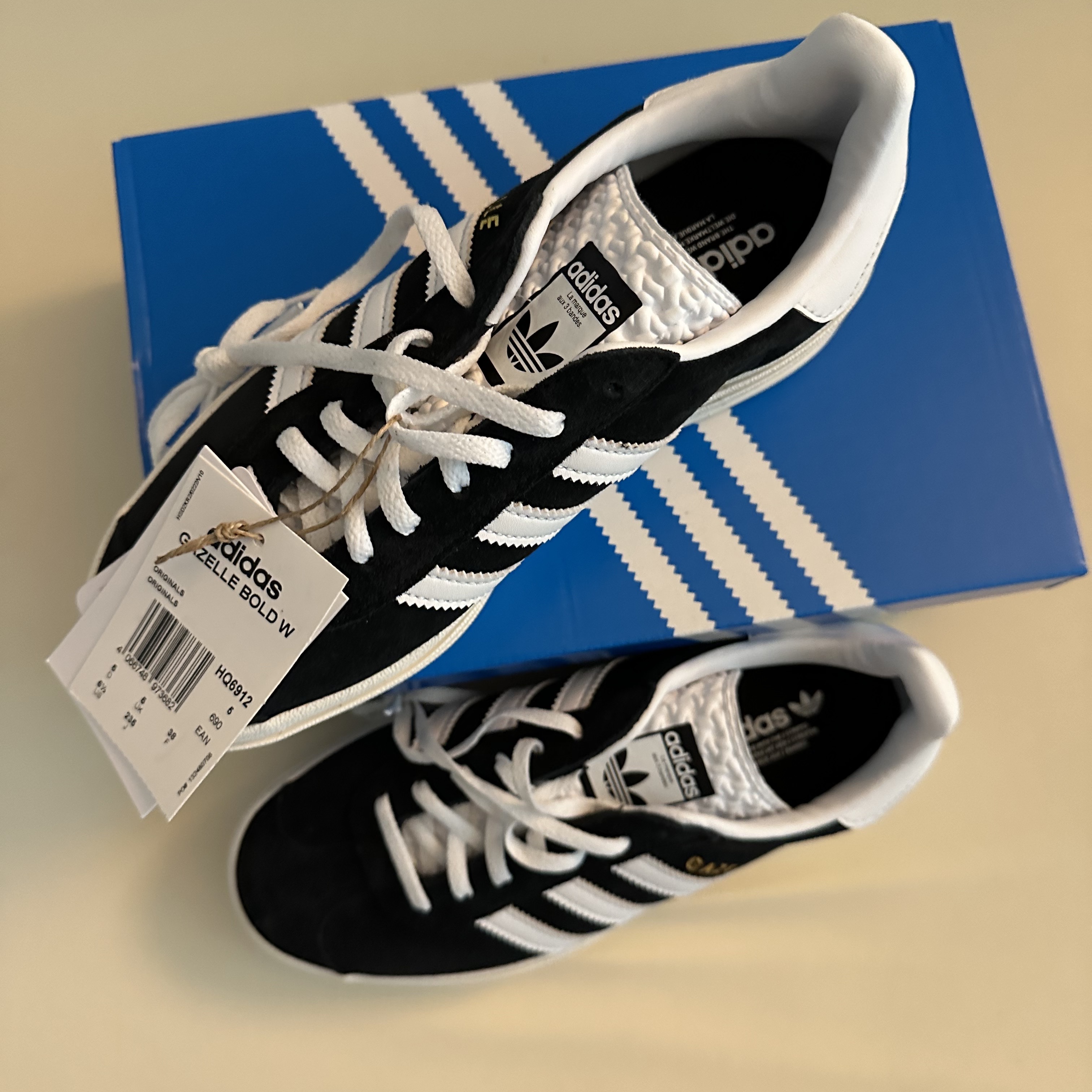 (W) Adidas Gazelle Bold Core Black Cloud White 착용 스타일 - 1