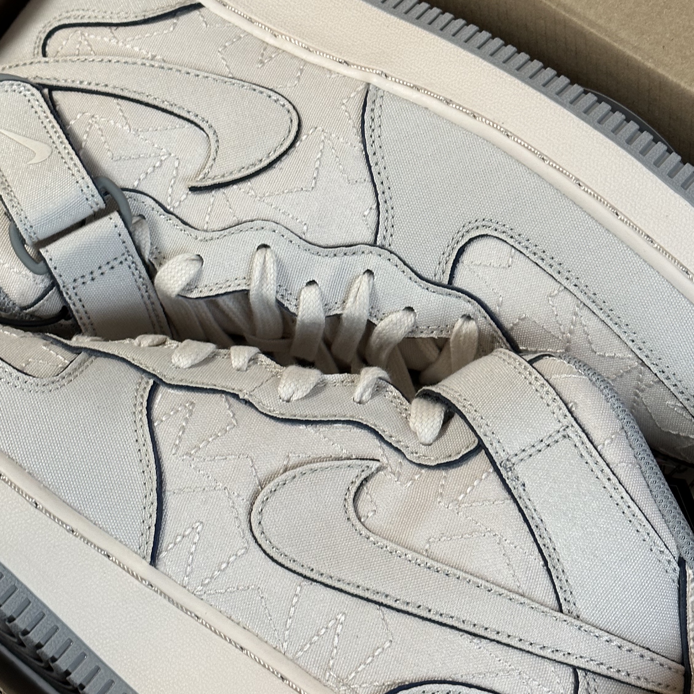 Nike Air Force 1 Mid '07 Pearl White 착용 스타일