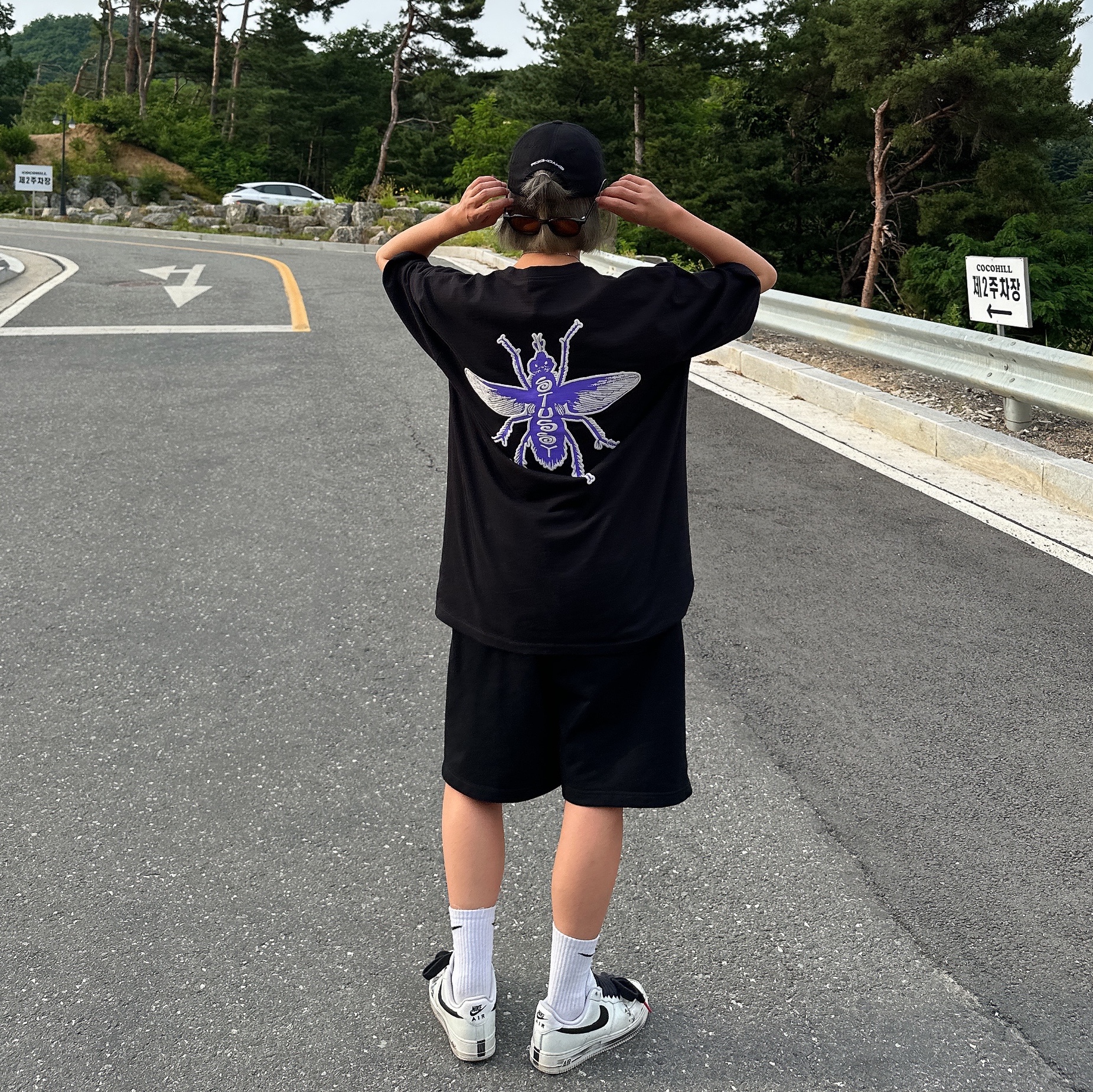 Stussy Housefly T-Shirt Black, Nike x Peaceminusone Air Force 1 Low Para-Noise 2.0 착용 스타일 - 1