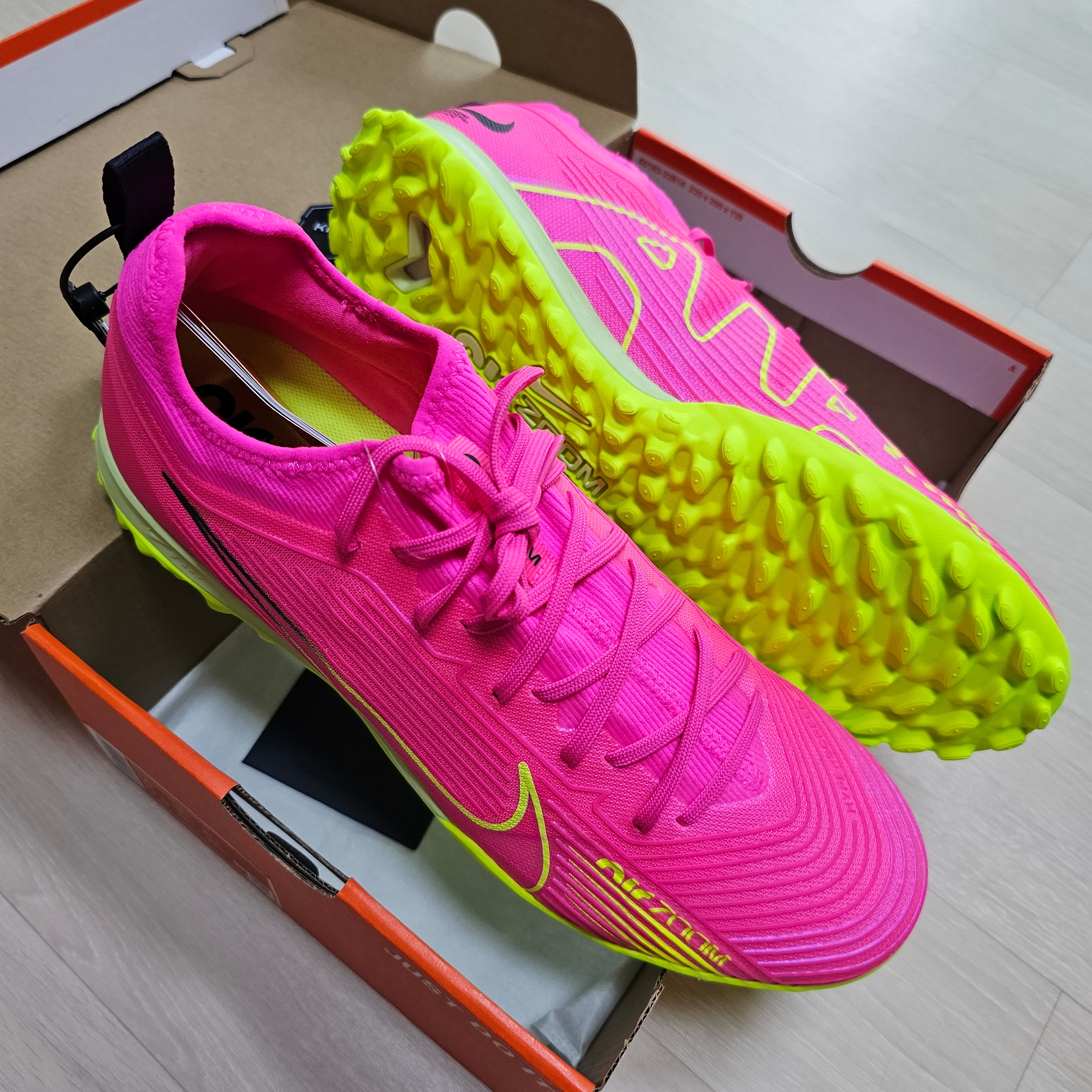 Nike Zoom Mercurial Vapor 15 Pro TF Pink Blast Volt 착용 스타일
