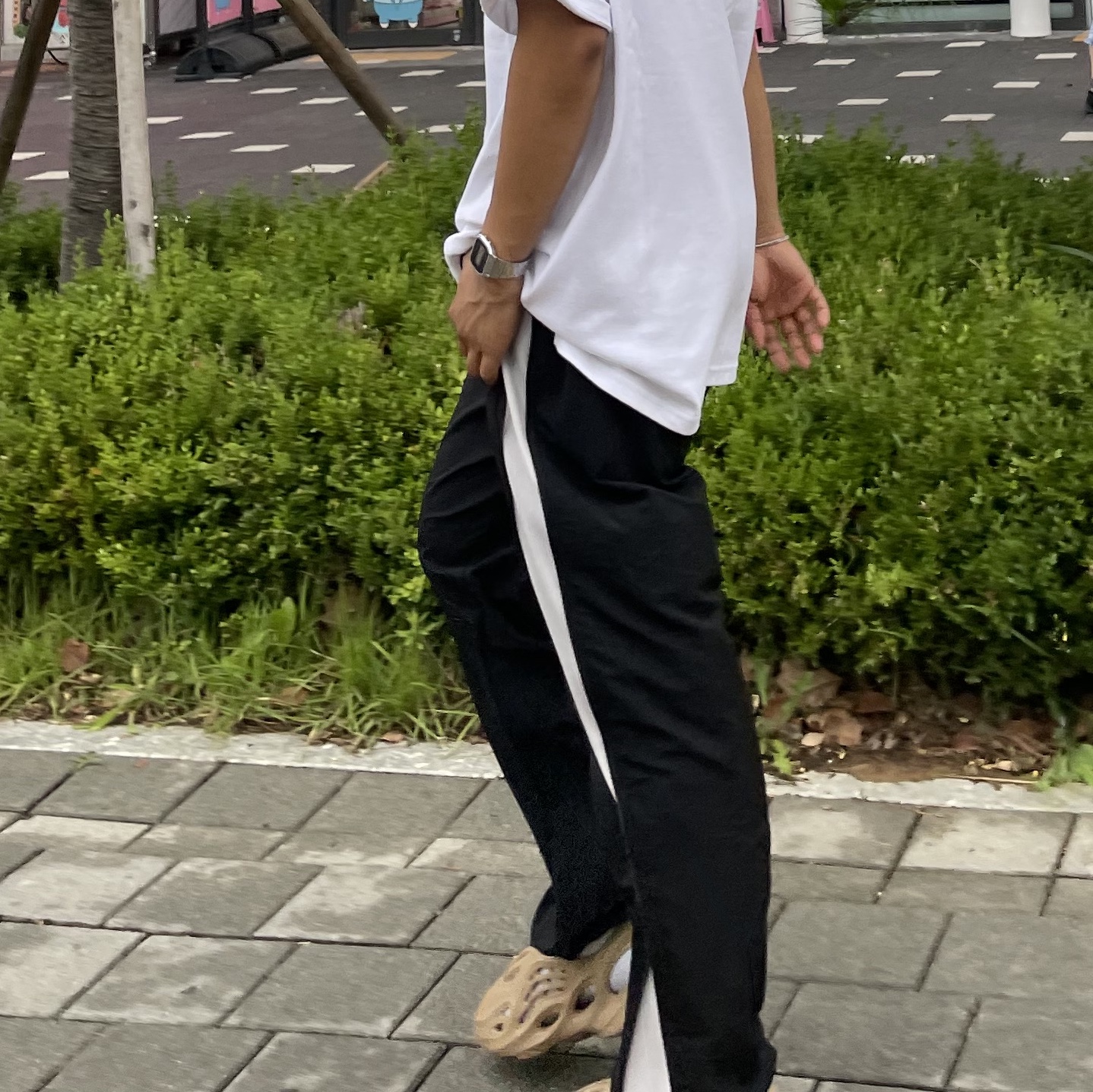 Adidas Yeezy Foam RNNR Clay Taupe, Casio A-159WA-N1 착용 스타일 - 3