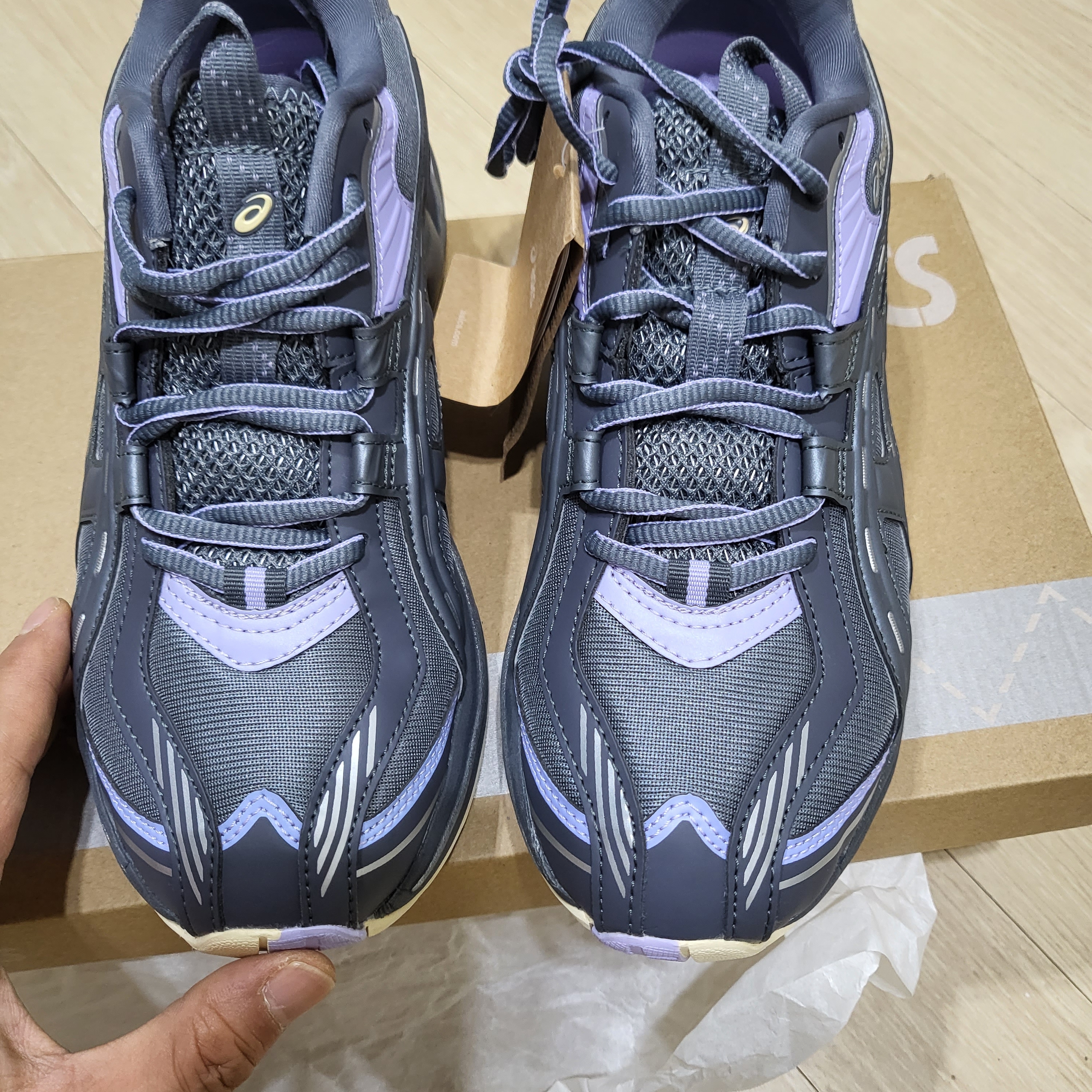 (W) Asics FB1-S Gel-Preleus Metropolis Carrier Grey 착용 스타일 - 4