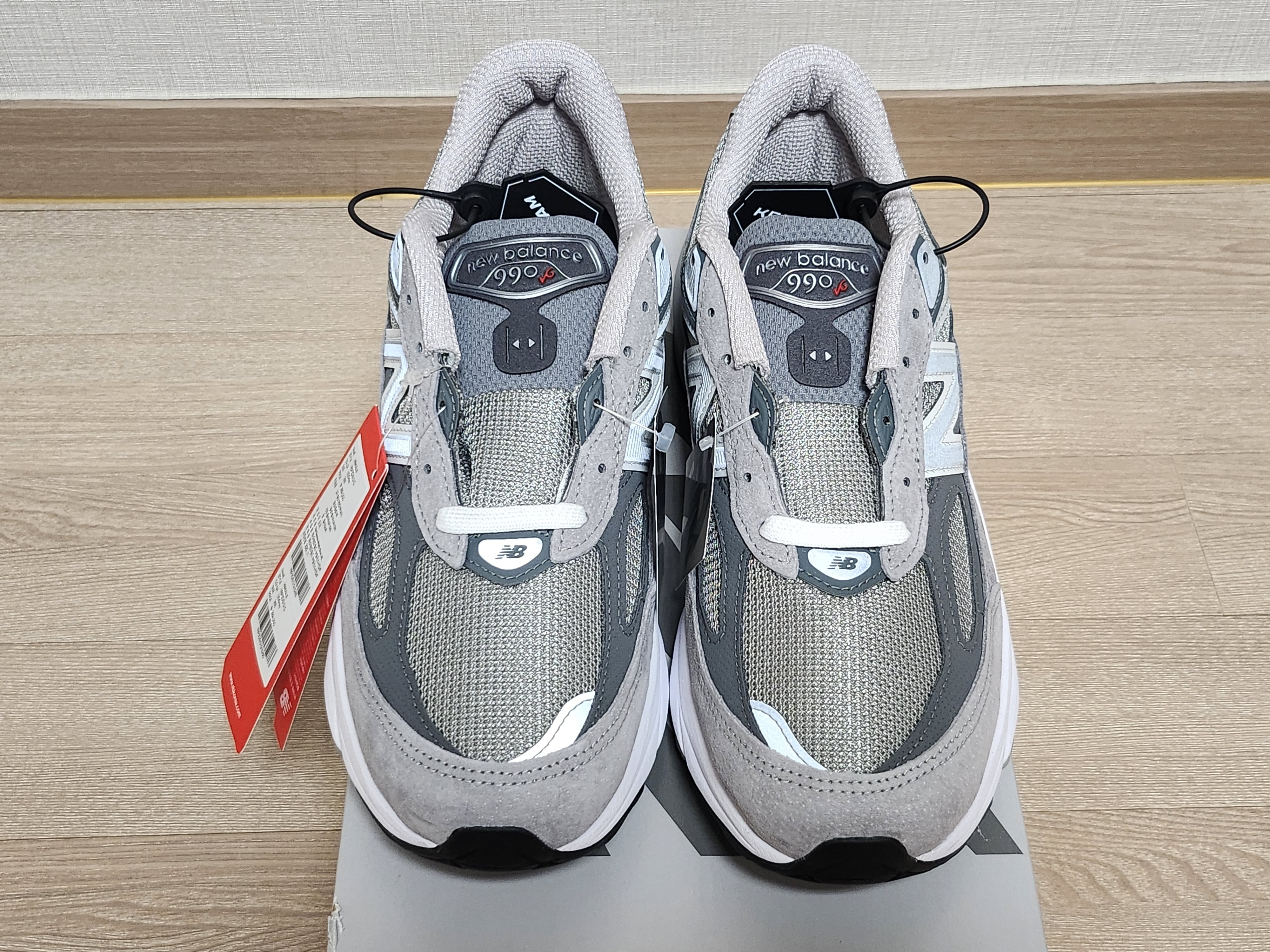New Balance 990v6 Made in USA Grey - D Standard 착용 스타일 - 3