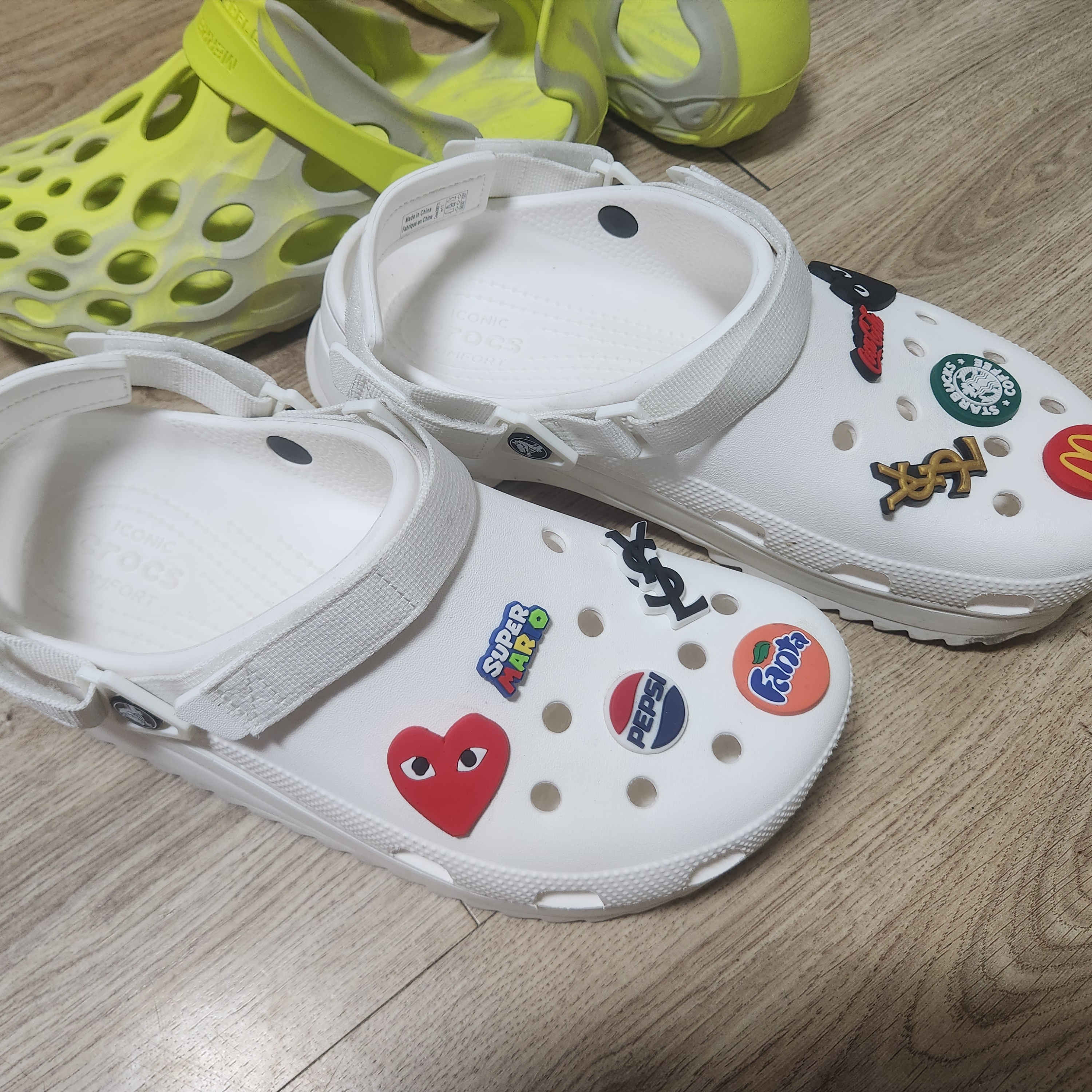 Crocs Classic Hiker Clog White 착용 스타일 - 3