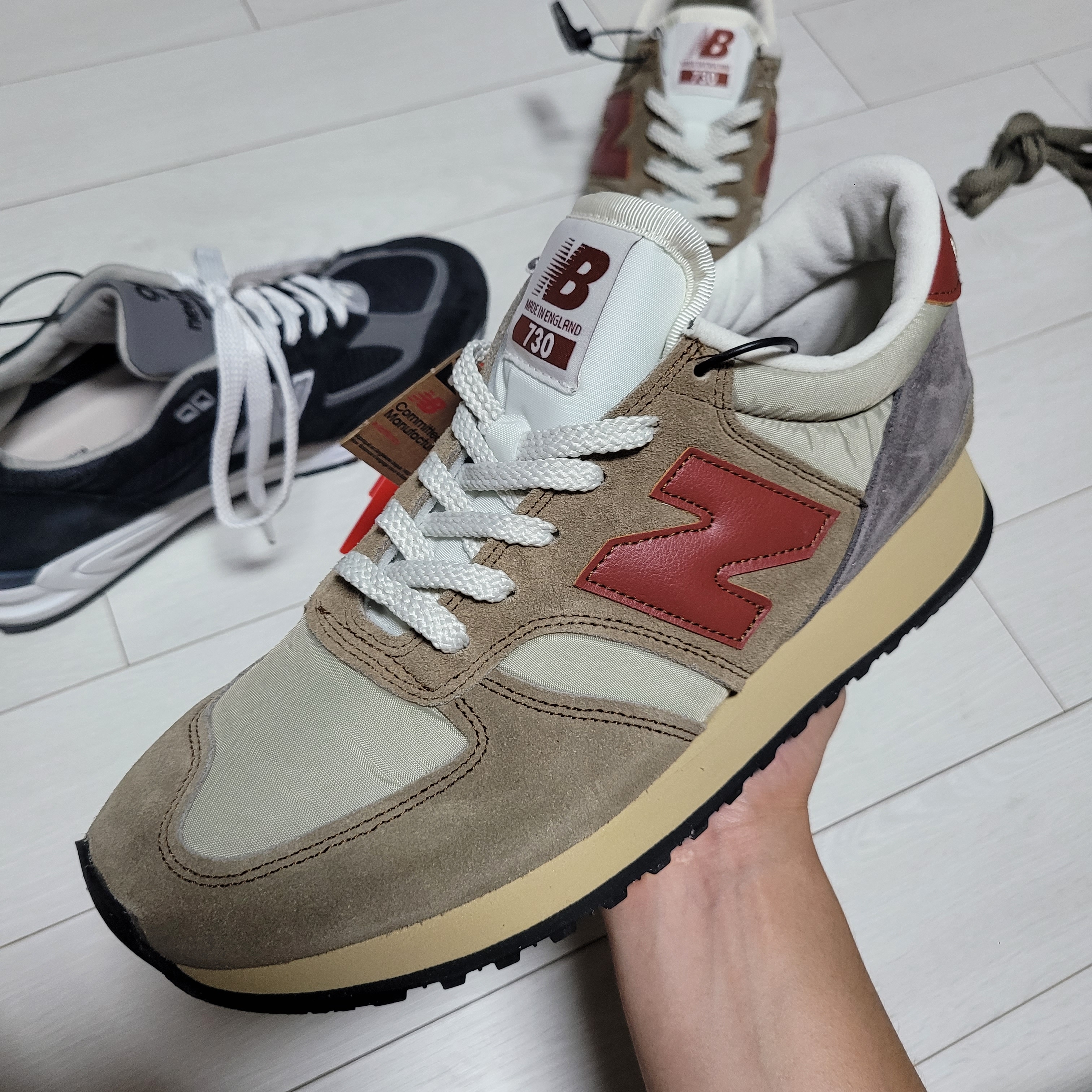 New Balance 730 Made in UK Beige, New Balance 990v2 Made in USA Black 착용 스타일 - 2