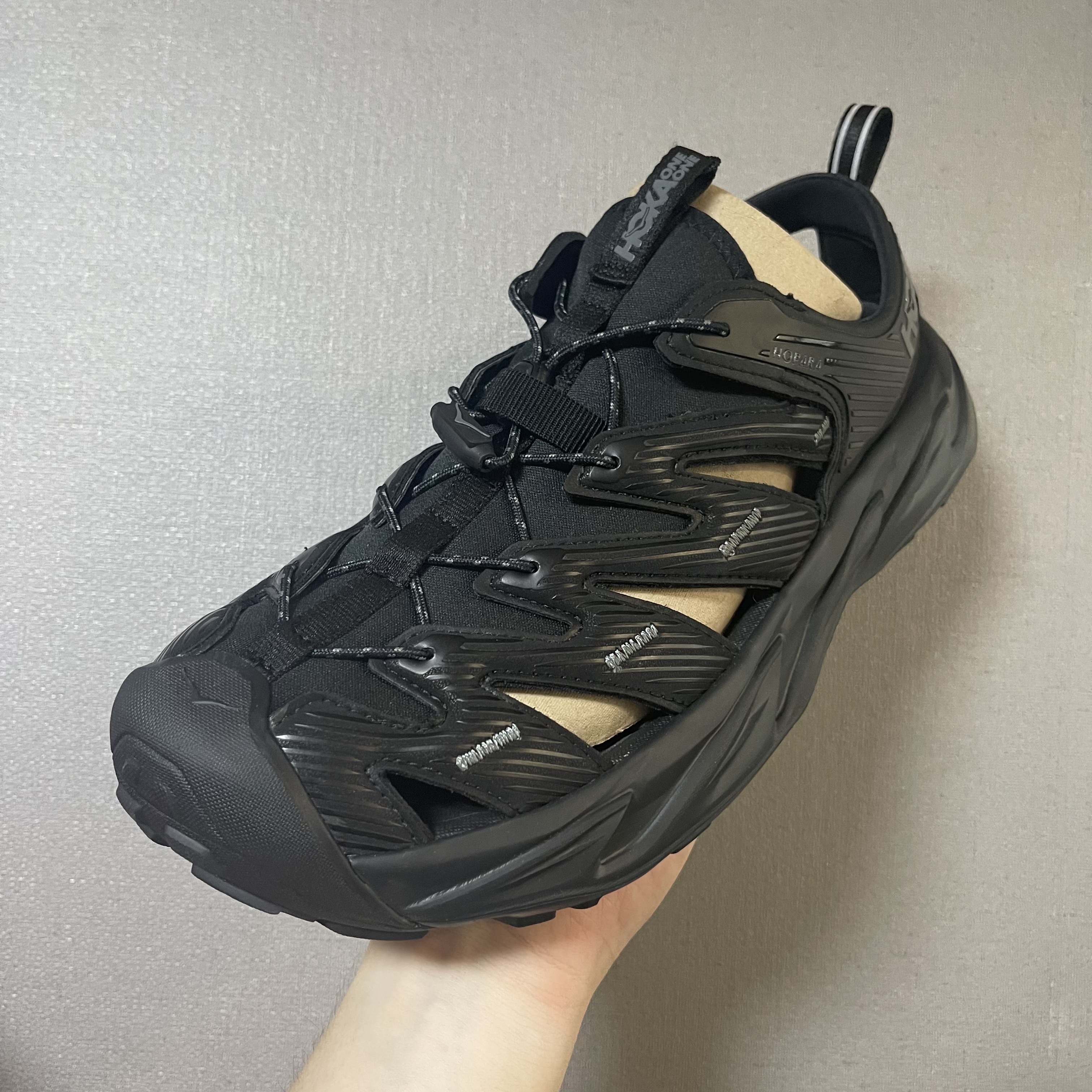 Hoka Hopara Black 착용 스타일 - 3