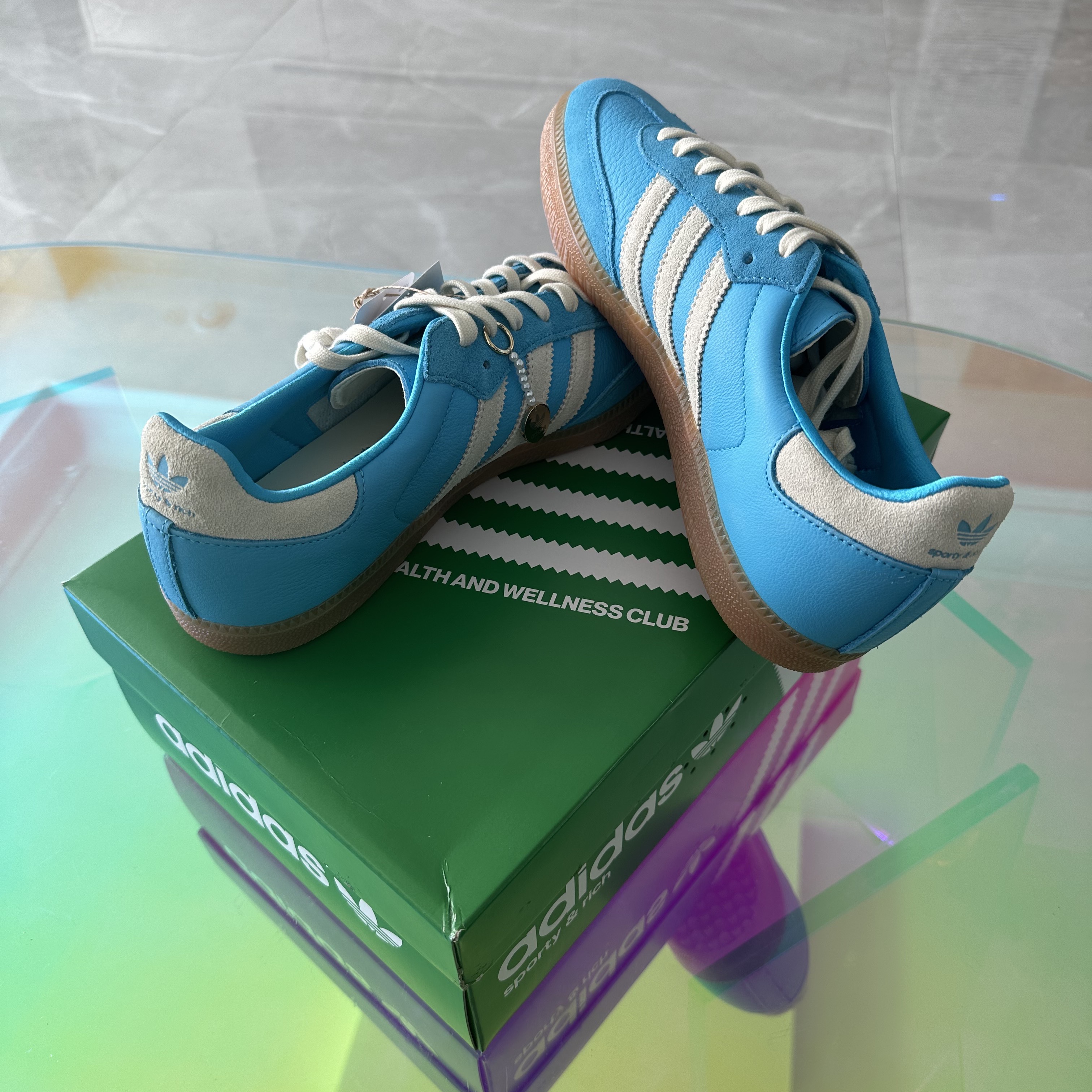 Adidas x Sporty & Rich Samba Blue Rush Cream White 착용 스타일 - 1