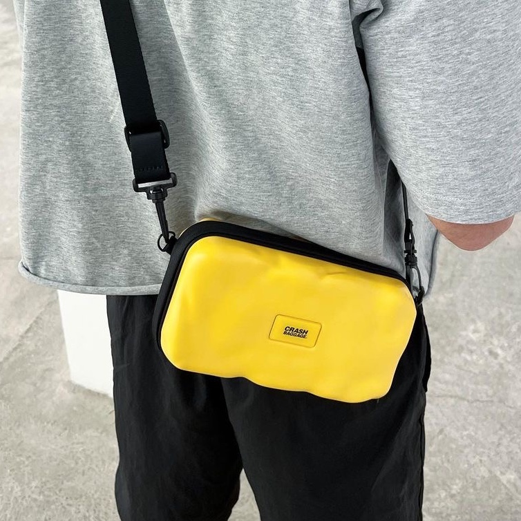 CRASH BAGGAGE Mini Icon Yellow, CRASH BAGGAGE Mini Icon Fucsia 착용 스타일