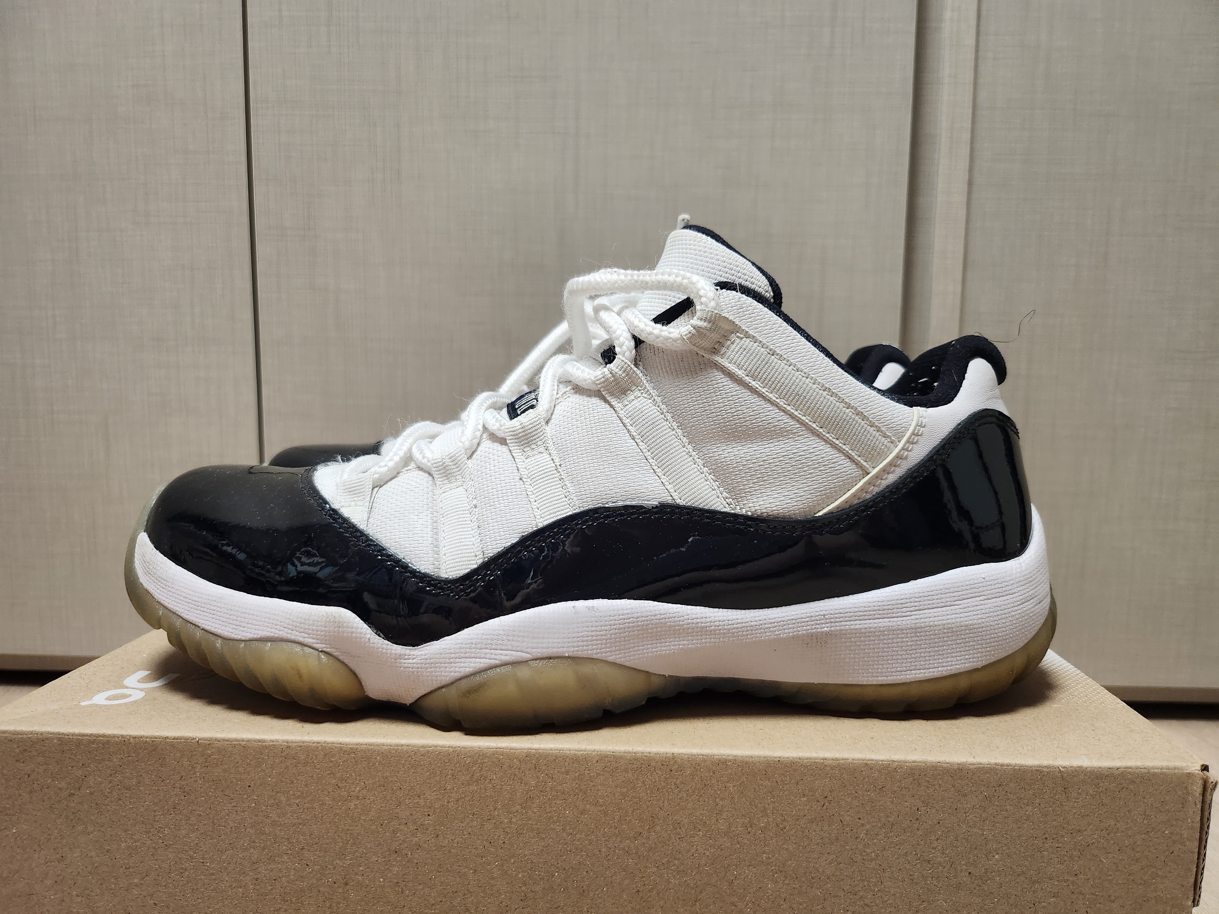 Jordan 11 Retro Low Concord 착용 스타일 - 1