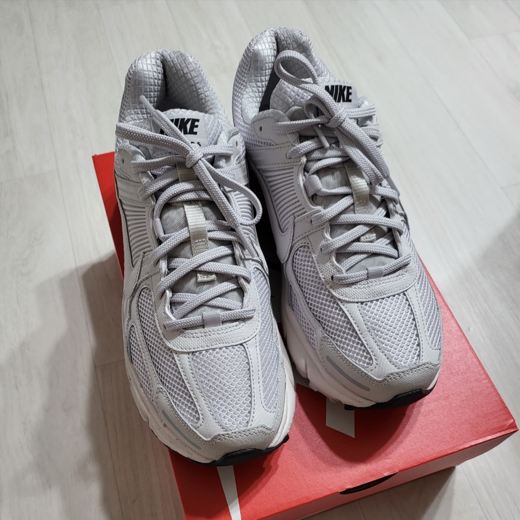 Nike Zoom Vomero 5 SP Vast Grey 2023 착용 스타일 - 1