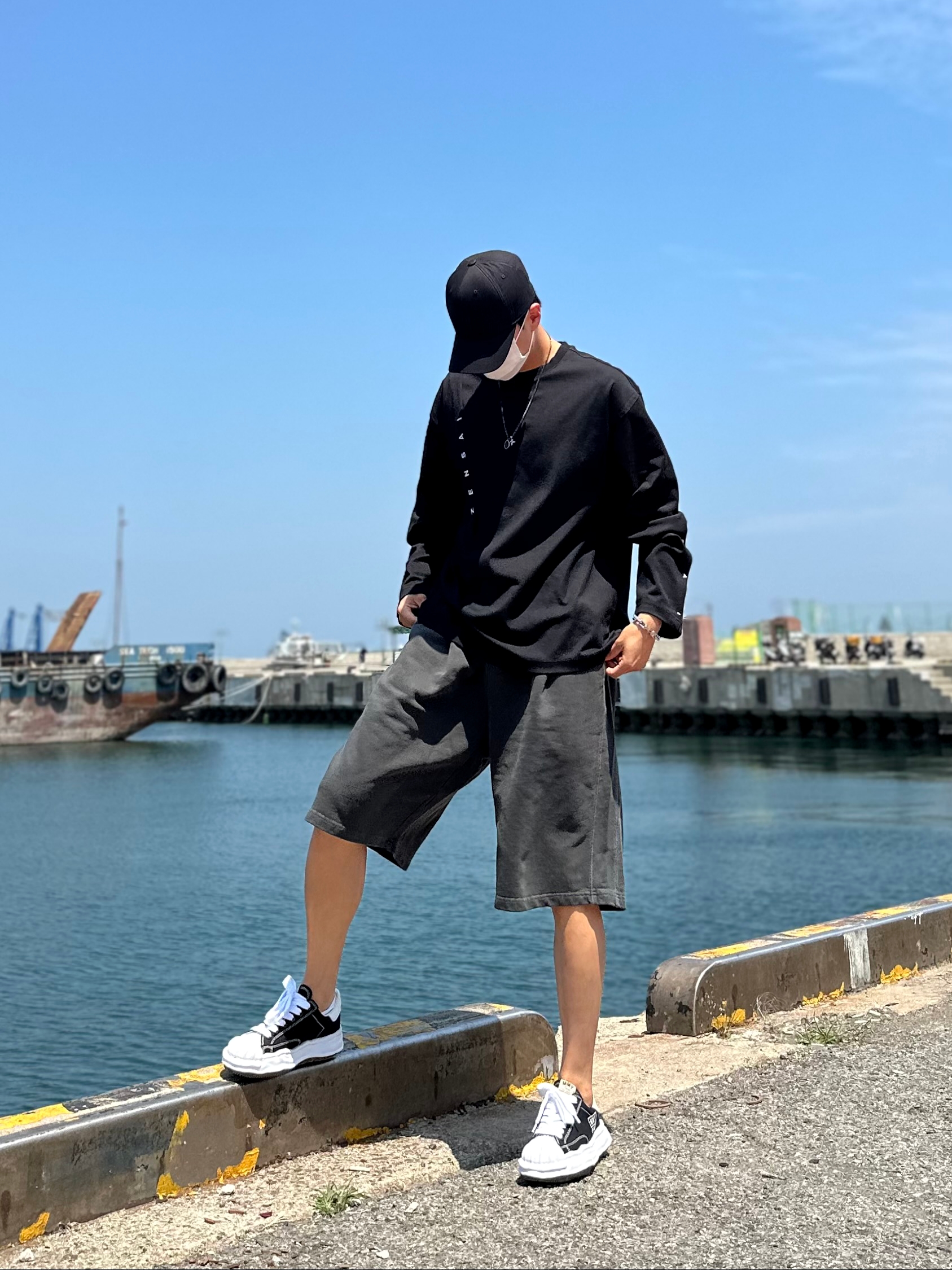 Maison Mihara Yasuhiro Blakey OG Sole Canvas Low-top Sneakers Black White, Gucci Ring with Double G Silver 착용 스타일 - 4