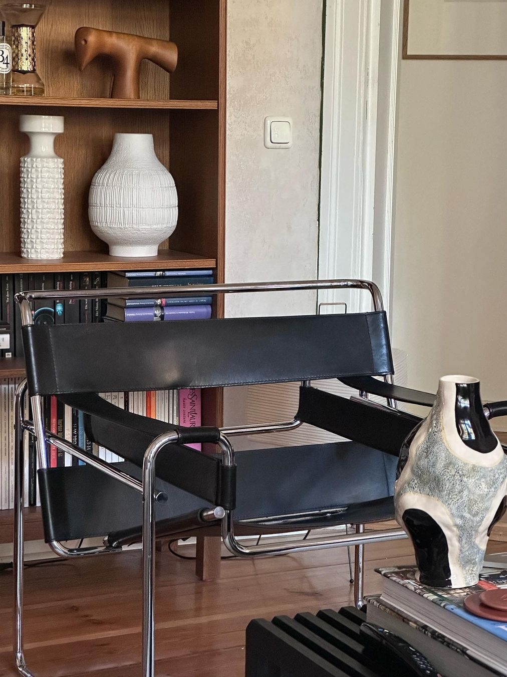 Knoll Wassily Lounge Chair Black 착용 스타일 - 2