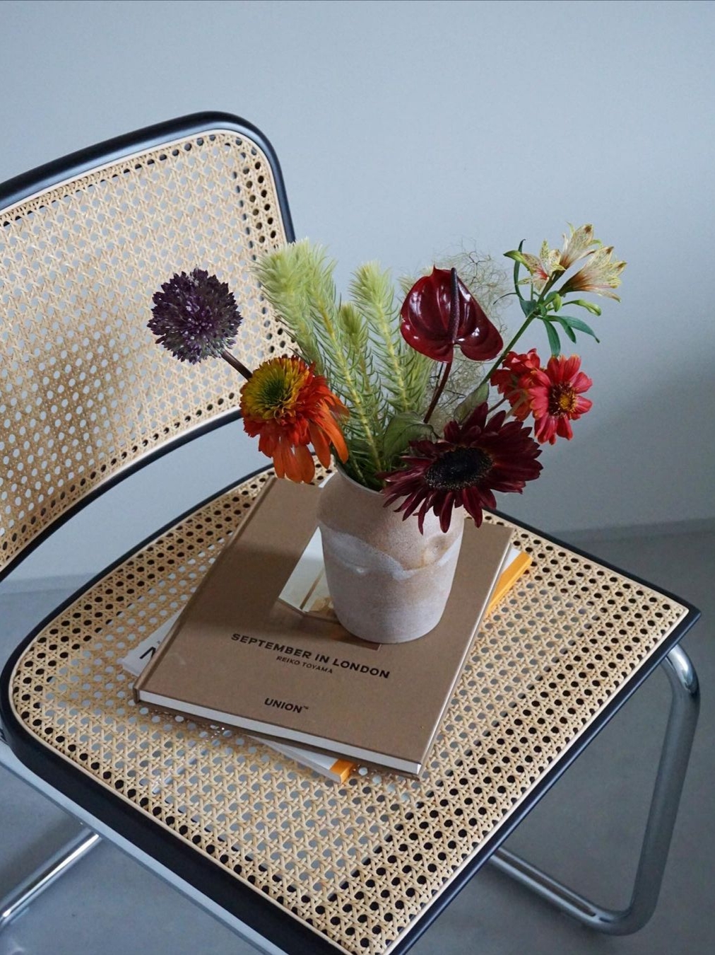 Knoll Cesca Chair Satin Black 착용 스타일 - 2