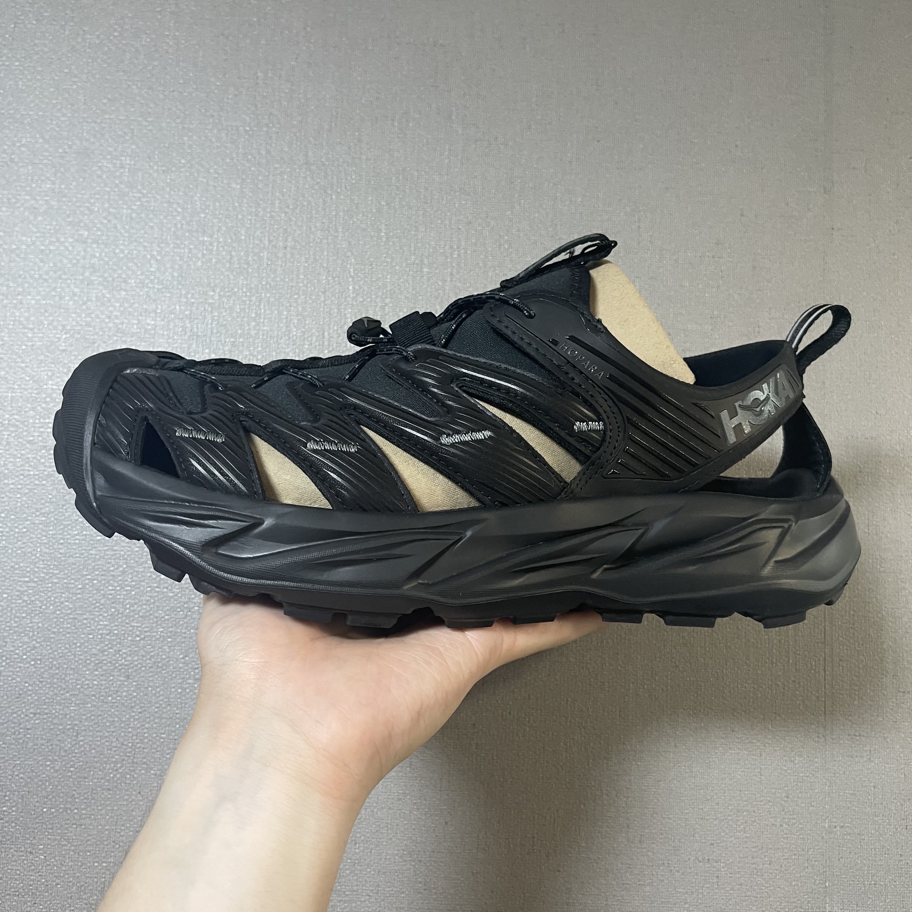 Hoka Hopara Black 착용 스타일 - 2